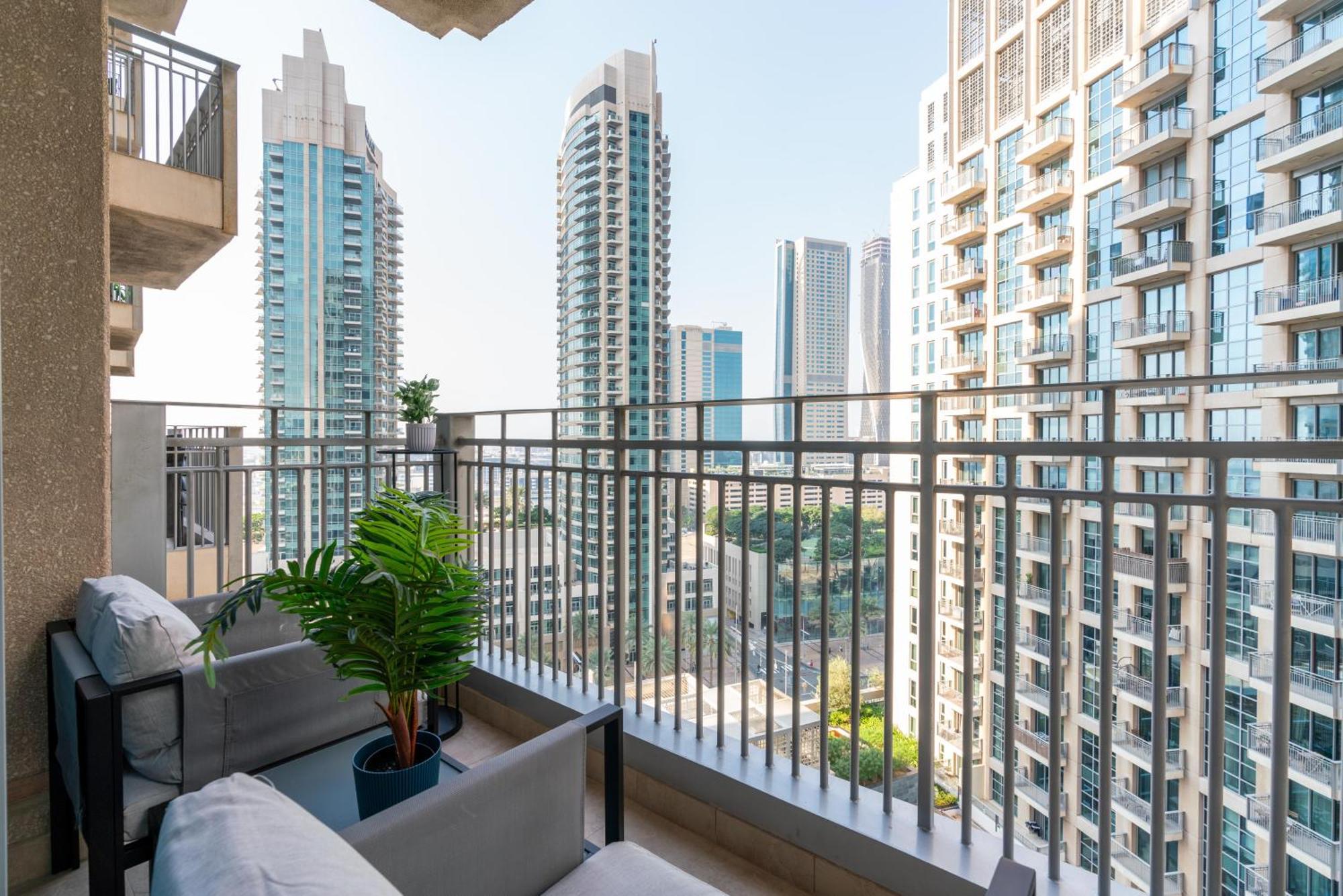 Burj Khalifa Views / 5 Min Walk From Mall / Opera / Upgraded / Designer Choice / 8 People / The Location Apartment