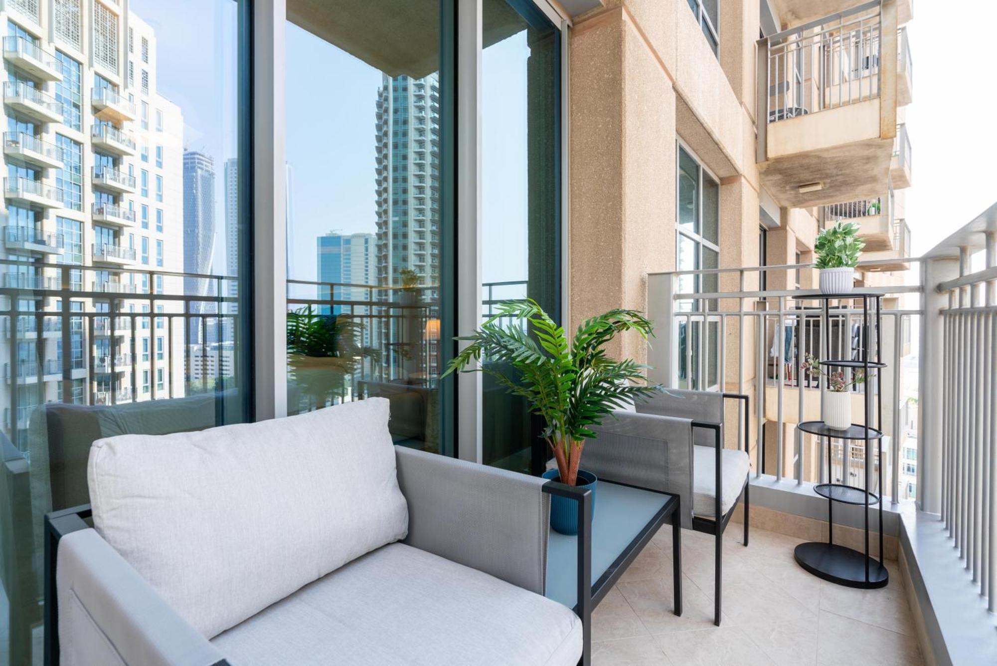 Burj Khalifa Views / 5 Min Walk From Mall / Opera / Upgraded / Designer Choice / 8 People / The Location Apartment *