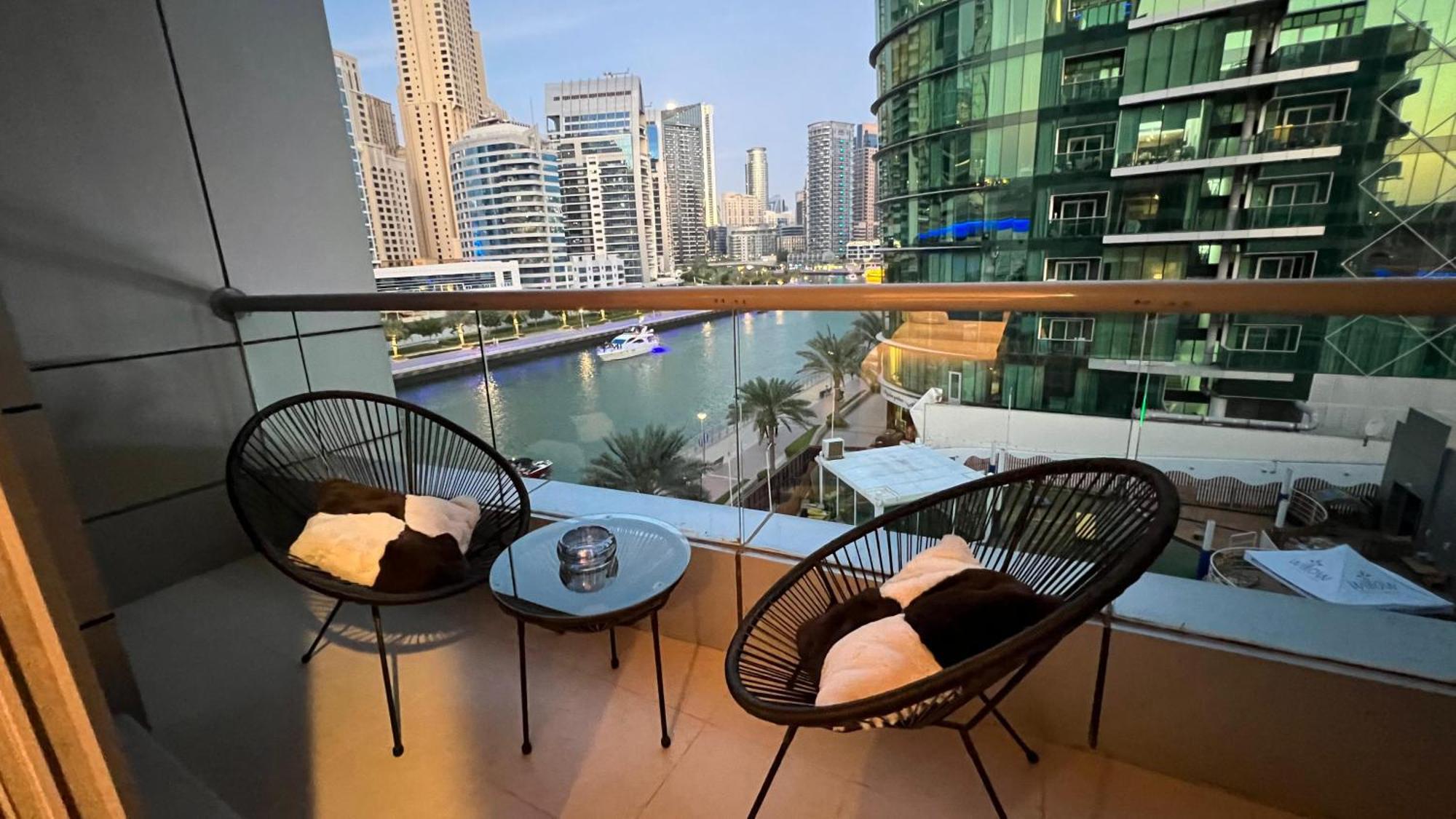 Premium Marina Two Bedroom With Sea View - Family Only Dubái