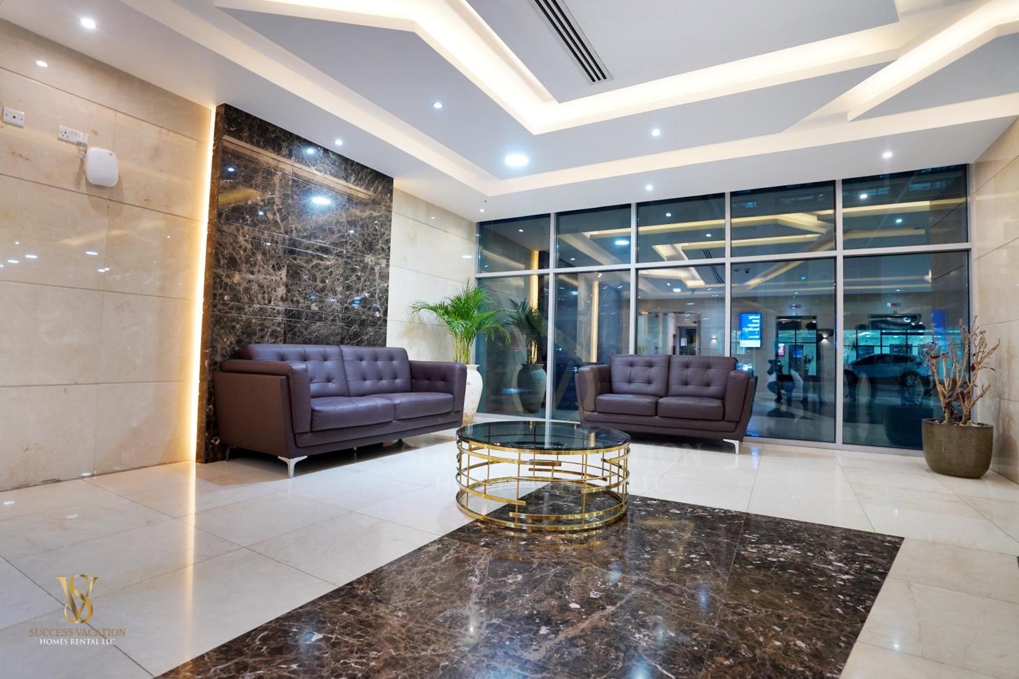 Appartement Success Luxury - 5 Min Away Marina Corniche - Free Housekeeping Provided Everyday-24-7 Staff Available For Services *