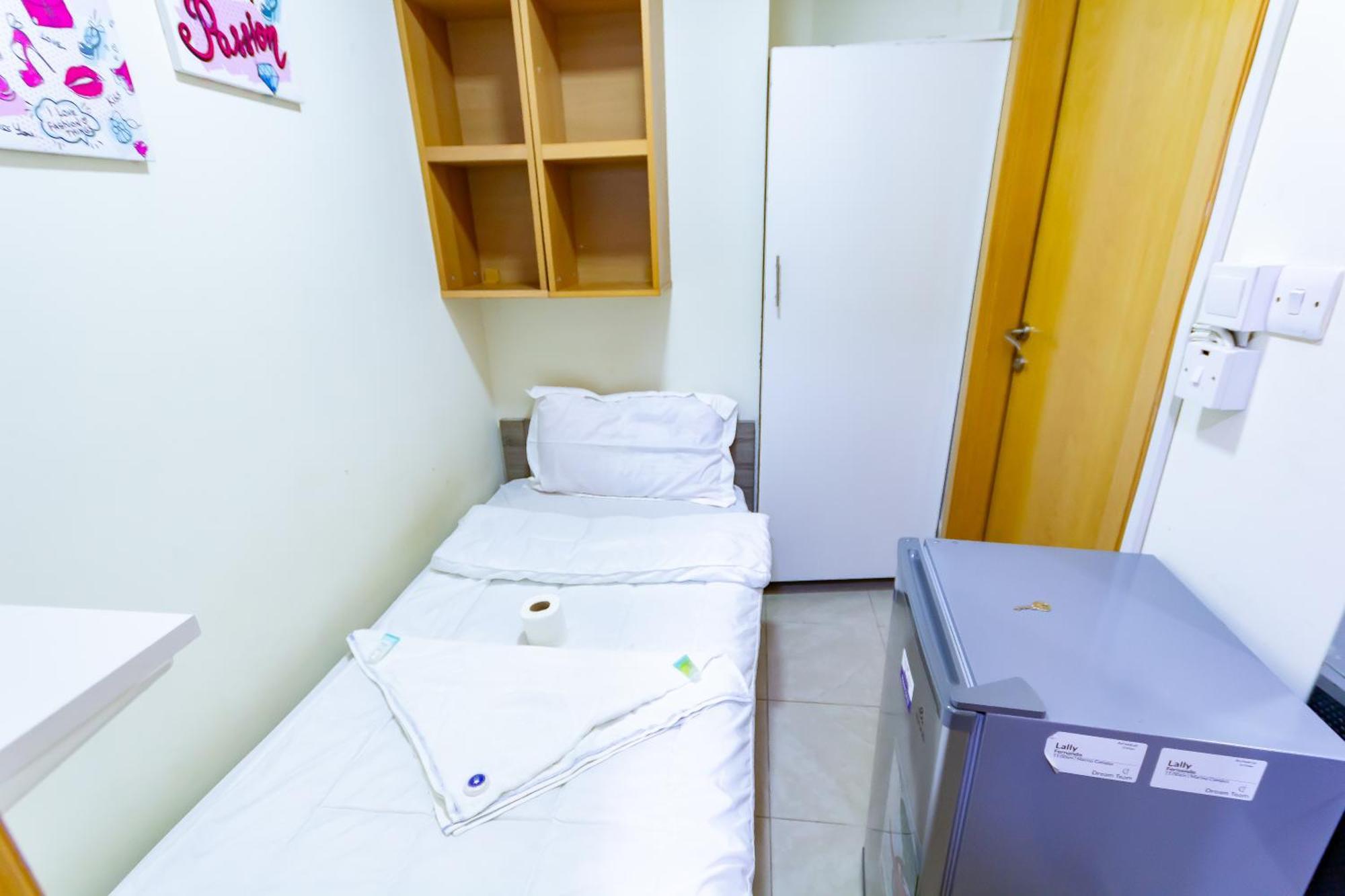 Lägenhet Budget With Private Bathroom For 'girls' Only In Dubai, Marina *