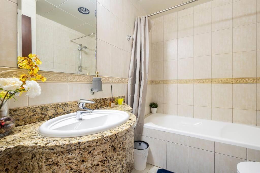 Enjoyable 2br In Marina *