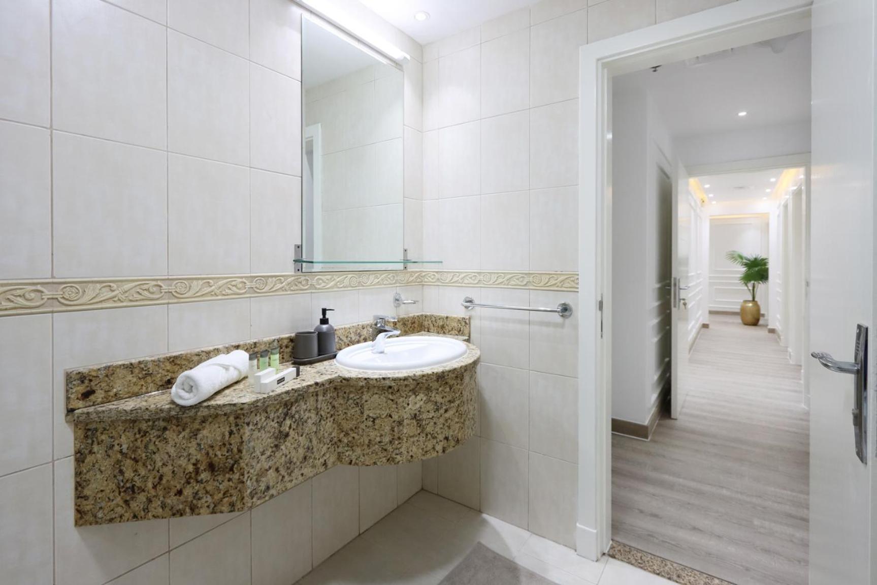 Livbnb - 3bhk With Sea And Palm Views