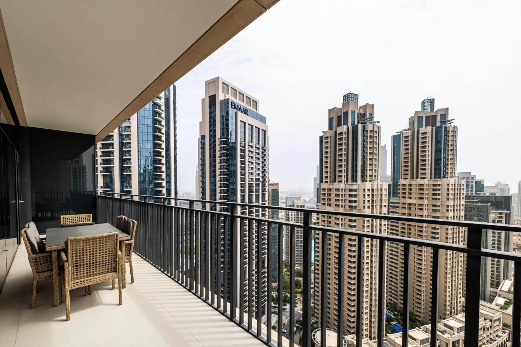 Nox Spacious 3br In Boulevard Crescent Tower Summer Dubai