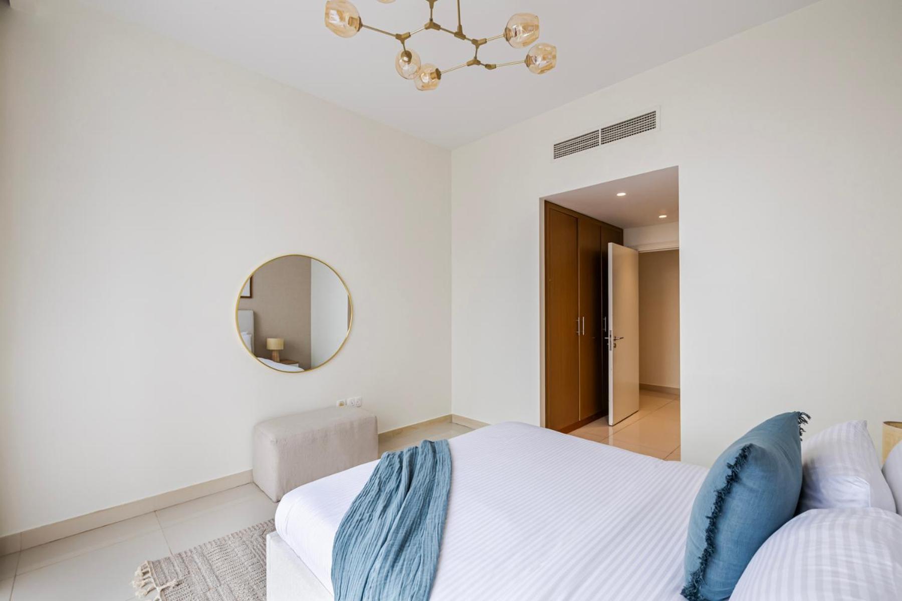 Nox Spacious 3br In Boulevard Crescent Tower Summer *