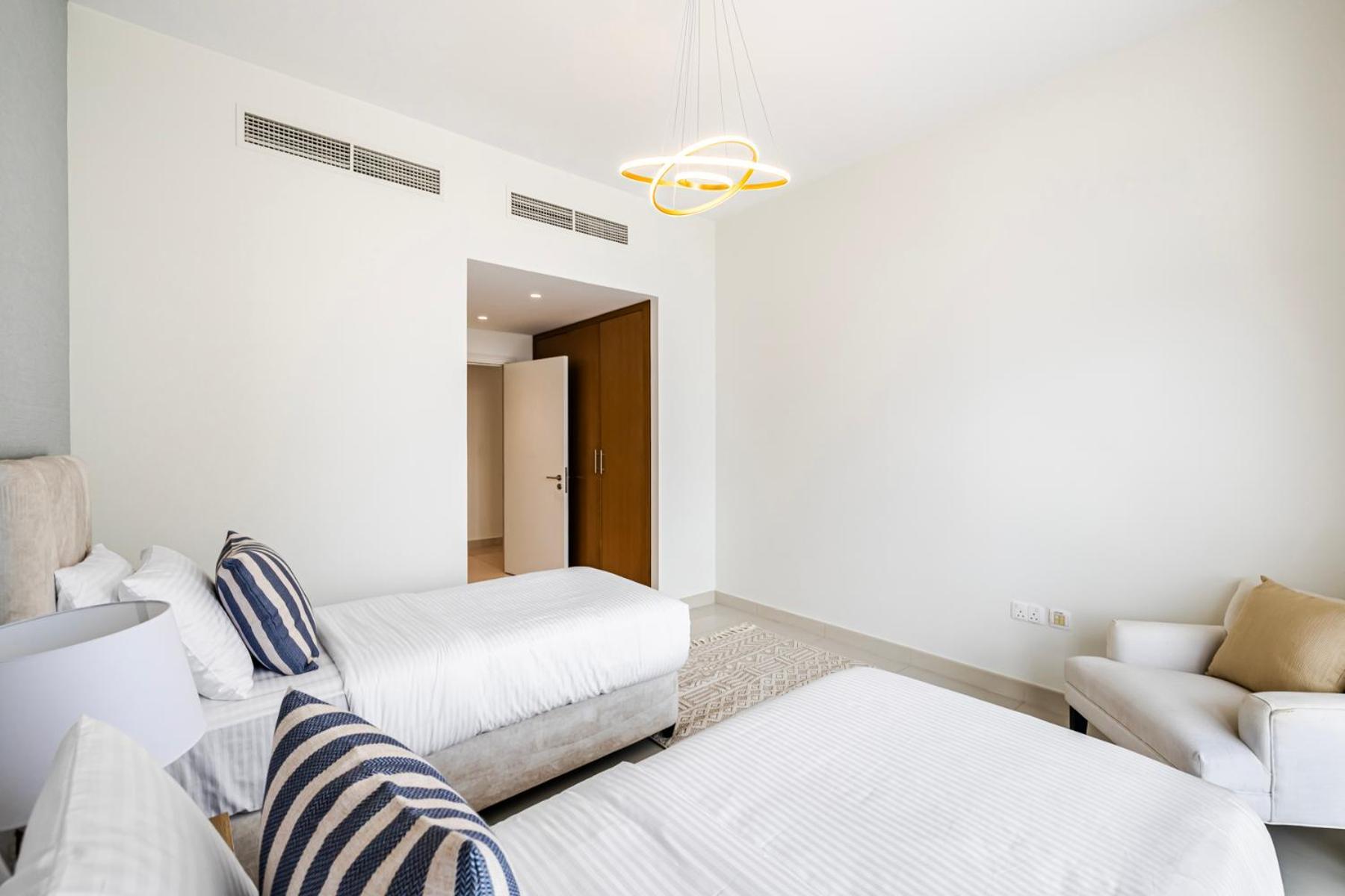 Nox Spacious 3br In Boulevard Crescent Tower Summer Lejlighed