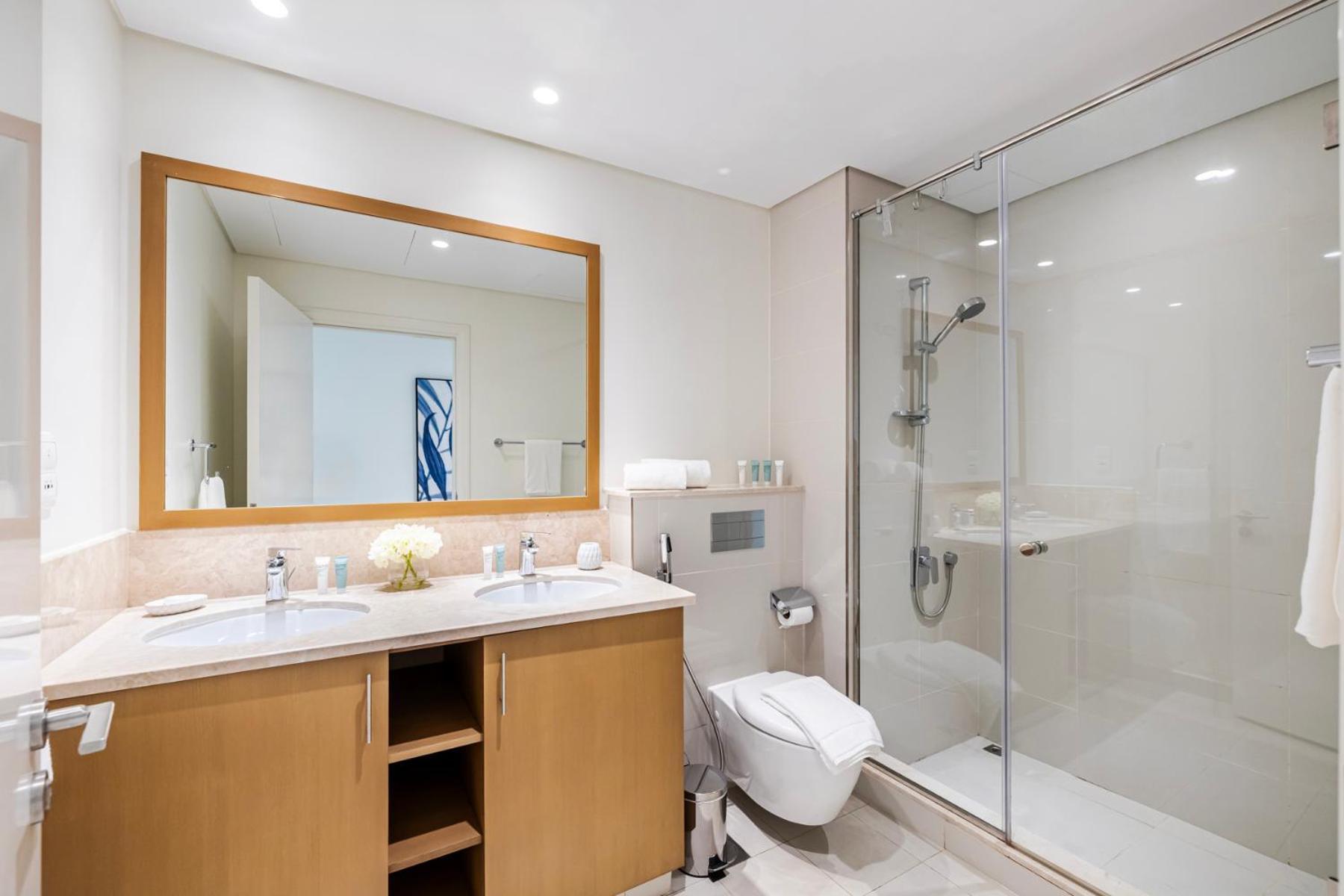 Nox Spacious 3br In Boulevard Crescent Tower Summer