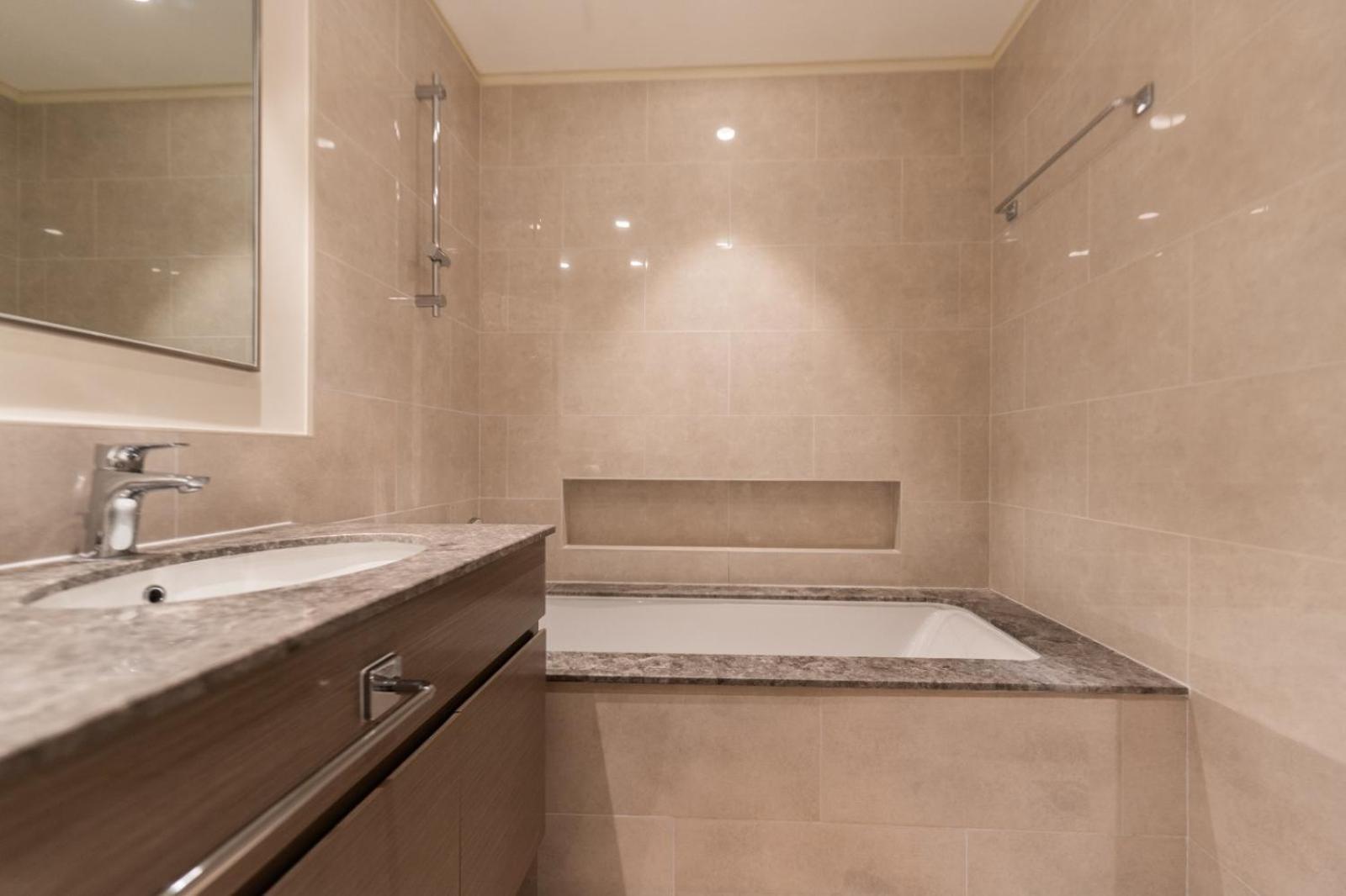 Charming In Downtown Just Steps From Burj Khalifa & Mall By Bhavan * Dubái