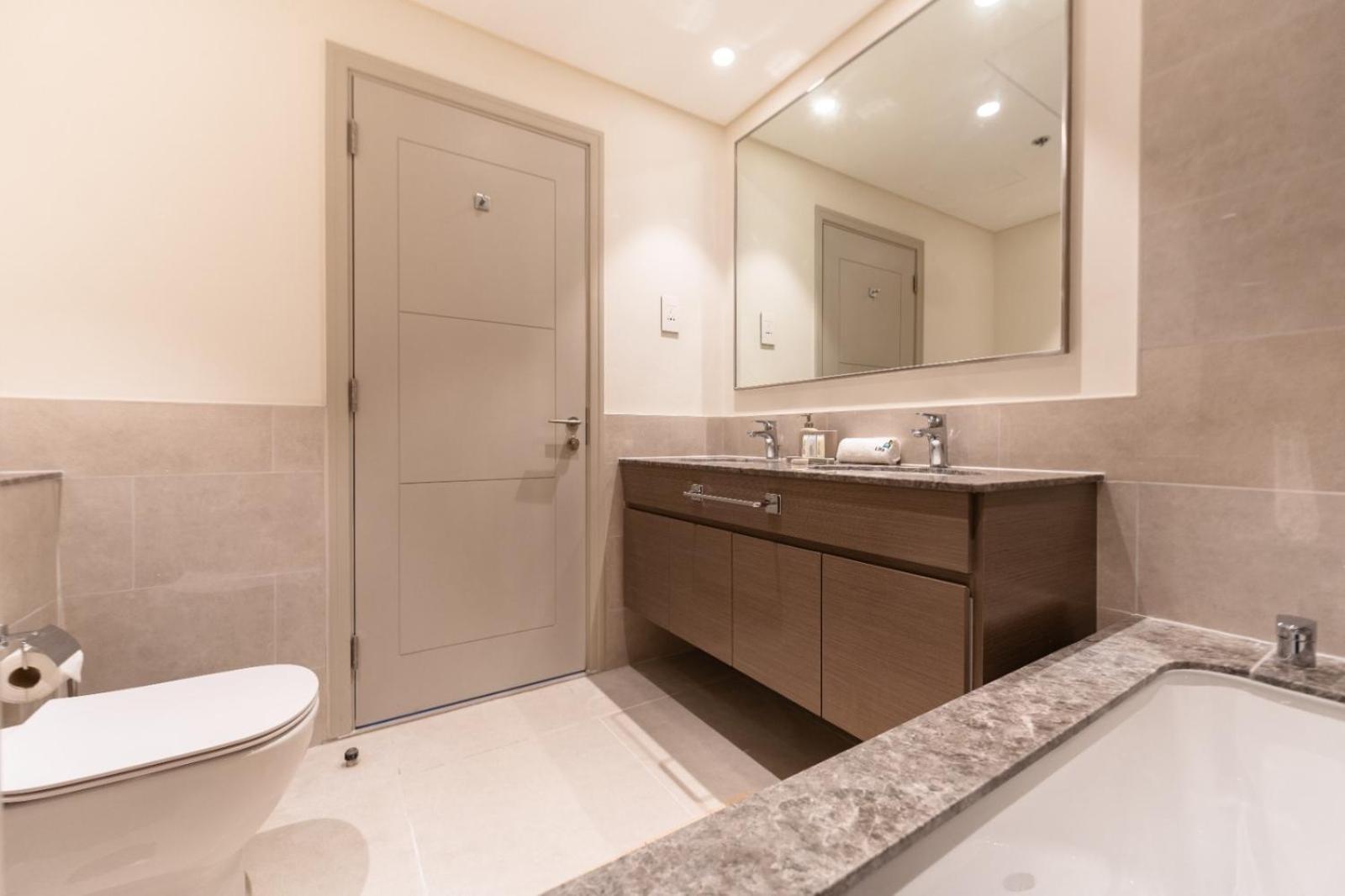 Charming In Downtown Just Steps From Burj Khalifa & Mall By Bhavan Dubái