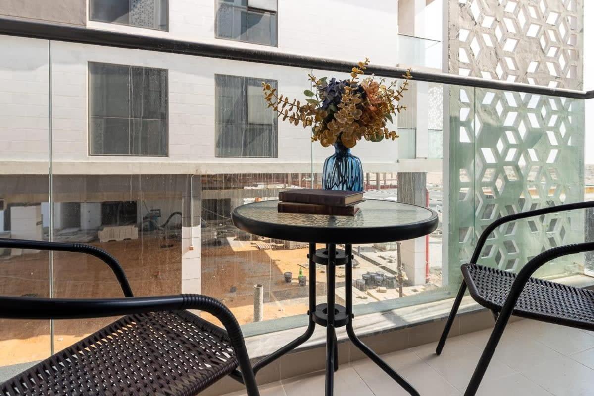 Frank Porter - Majestique 2 Apartemen *