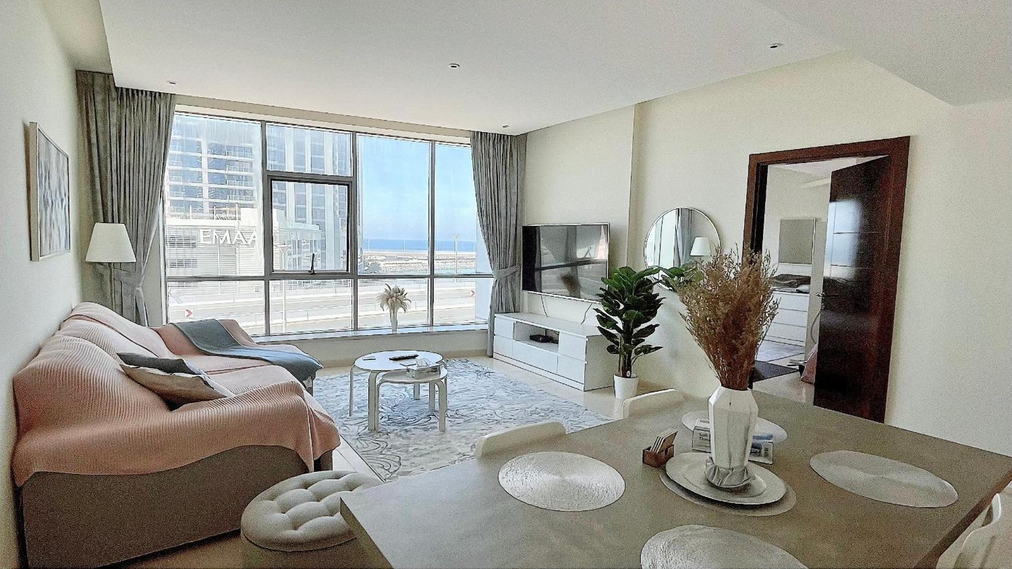 Bright & Cozy 1 Bedroom Canal View In Marina Dubaï