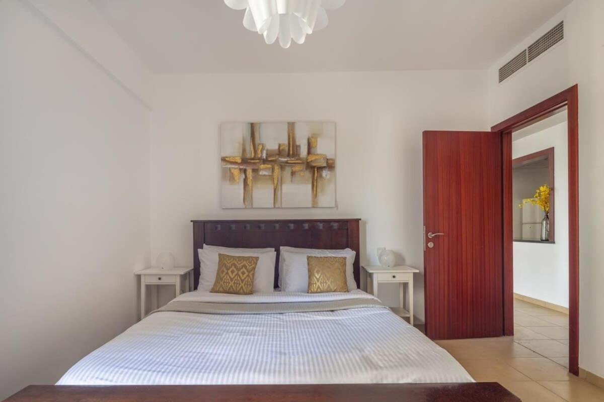 Frank Porter - Murjan 6 Apartment Dubai