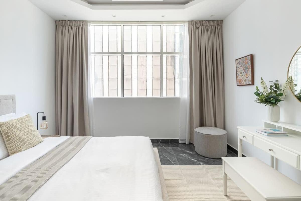 Frank Porter - Burj Al Nujoom Apartamento *