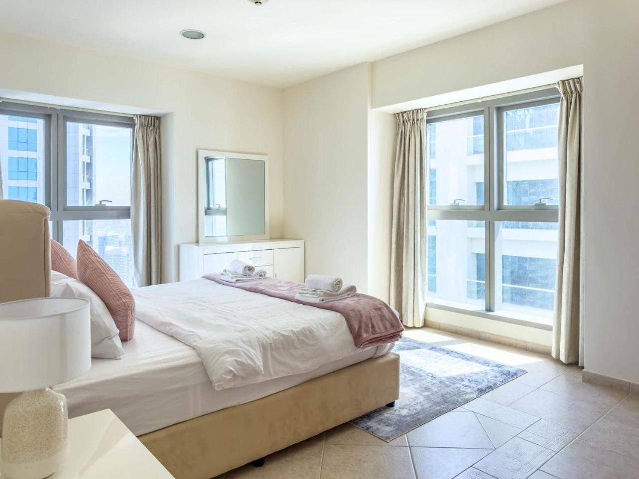 Apartamento 50 Percent Offer ! Iconic Princess Tower ! 64th Floor ! Sea View & Marina Walk View ! 3min To Marina Beach & Tram ! Spacious *