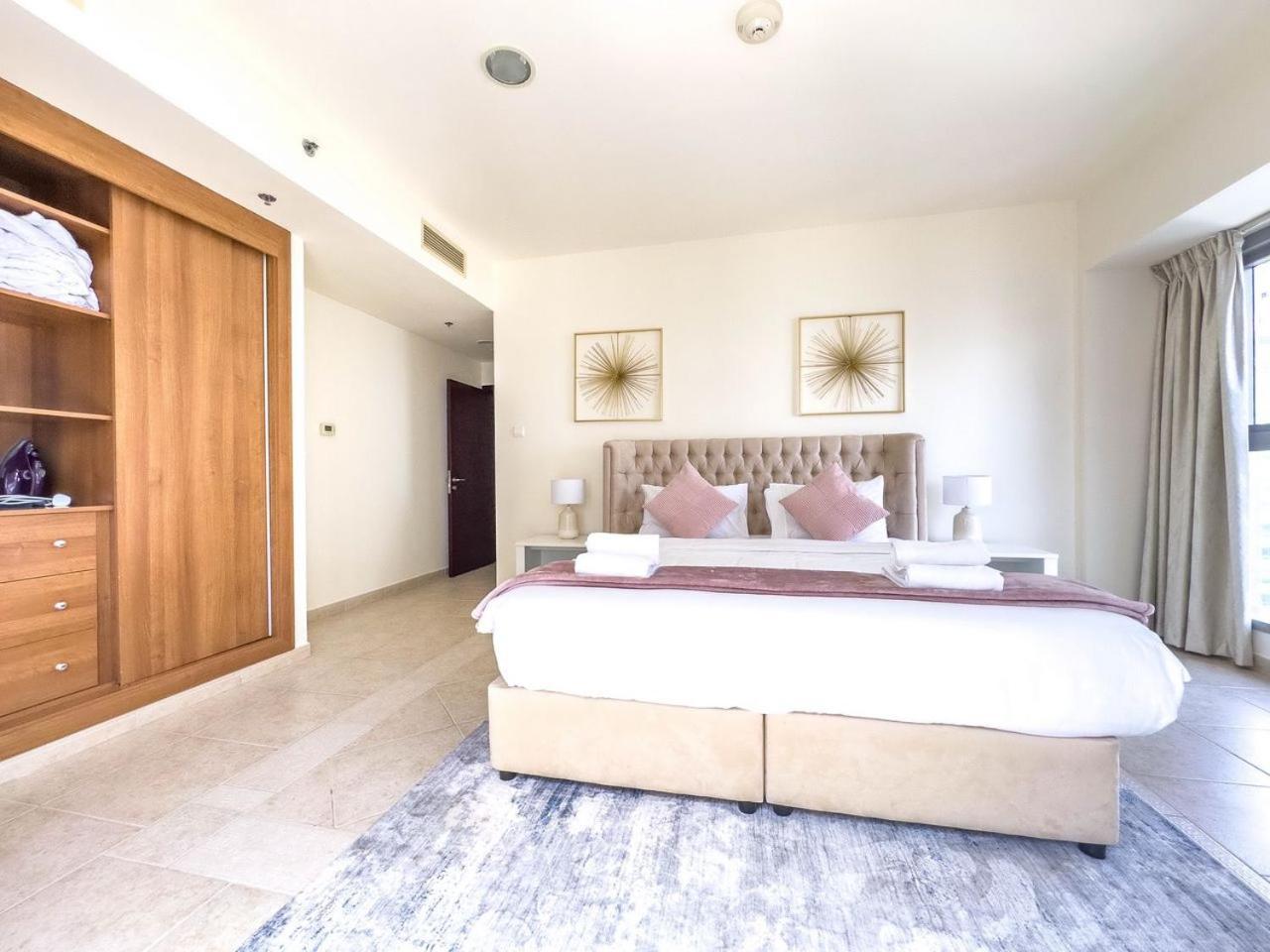 50 Percent Offer ! Iconic Princess Tower ! 64th Floor ! Sea View & Marina Walk View ! 3min To Marina Beach & Tram ! Spacious Apartamento