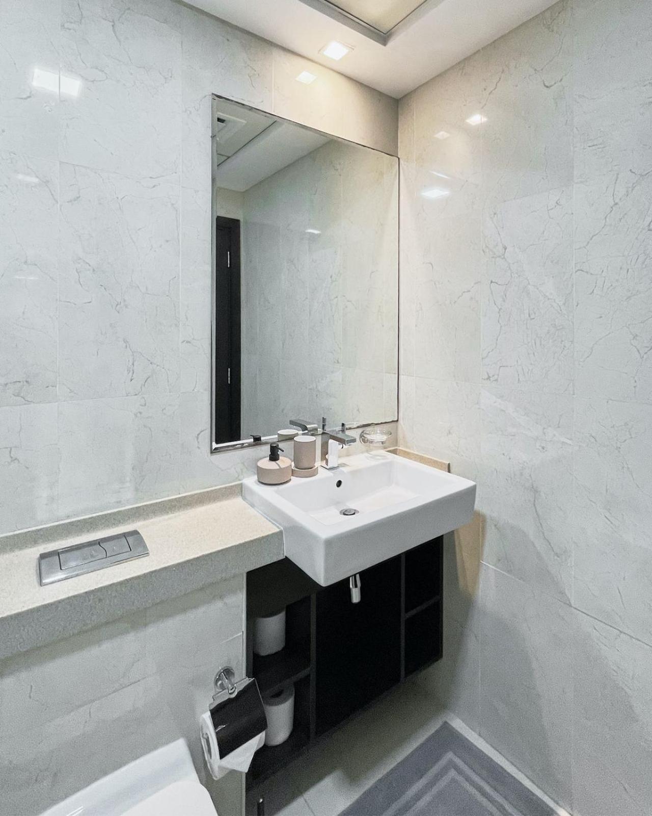 Apartamento Modern & Cozy With A Beautiful View Dubái