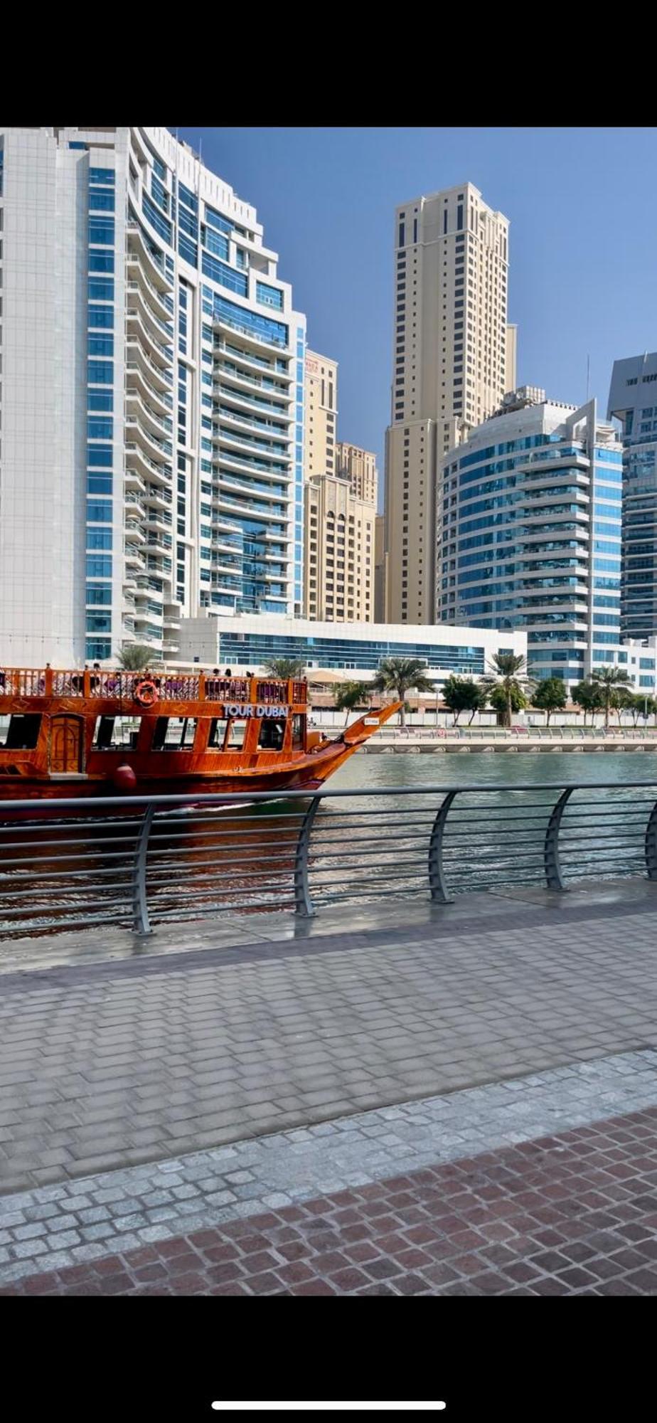 Bright & Cozy 1 Bedroom Canal View In Marina * Dubaï