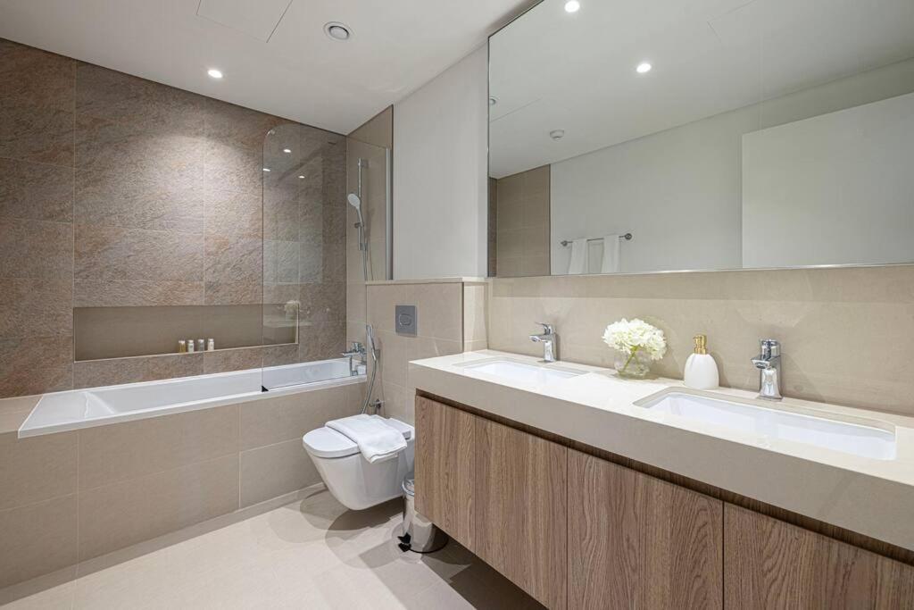 Magnificent - A Spacious 3 Bedroom With A Mesmerizing Burj Khalifa View Appartamento *
