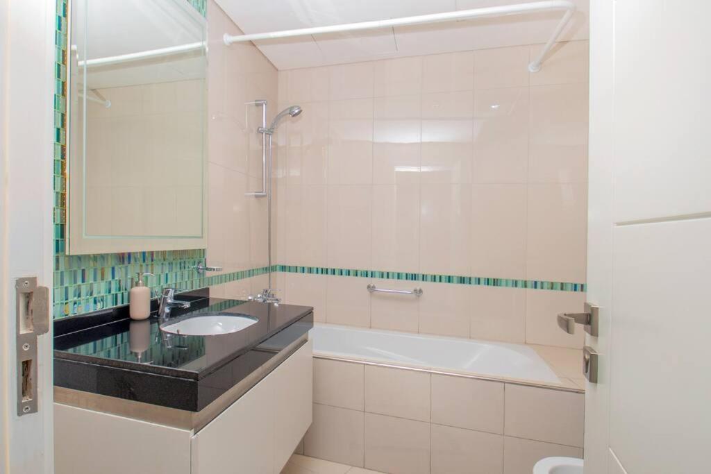 Damac Heights 3bdr Upgrade-high Floor With Seaview *