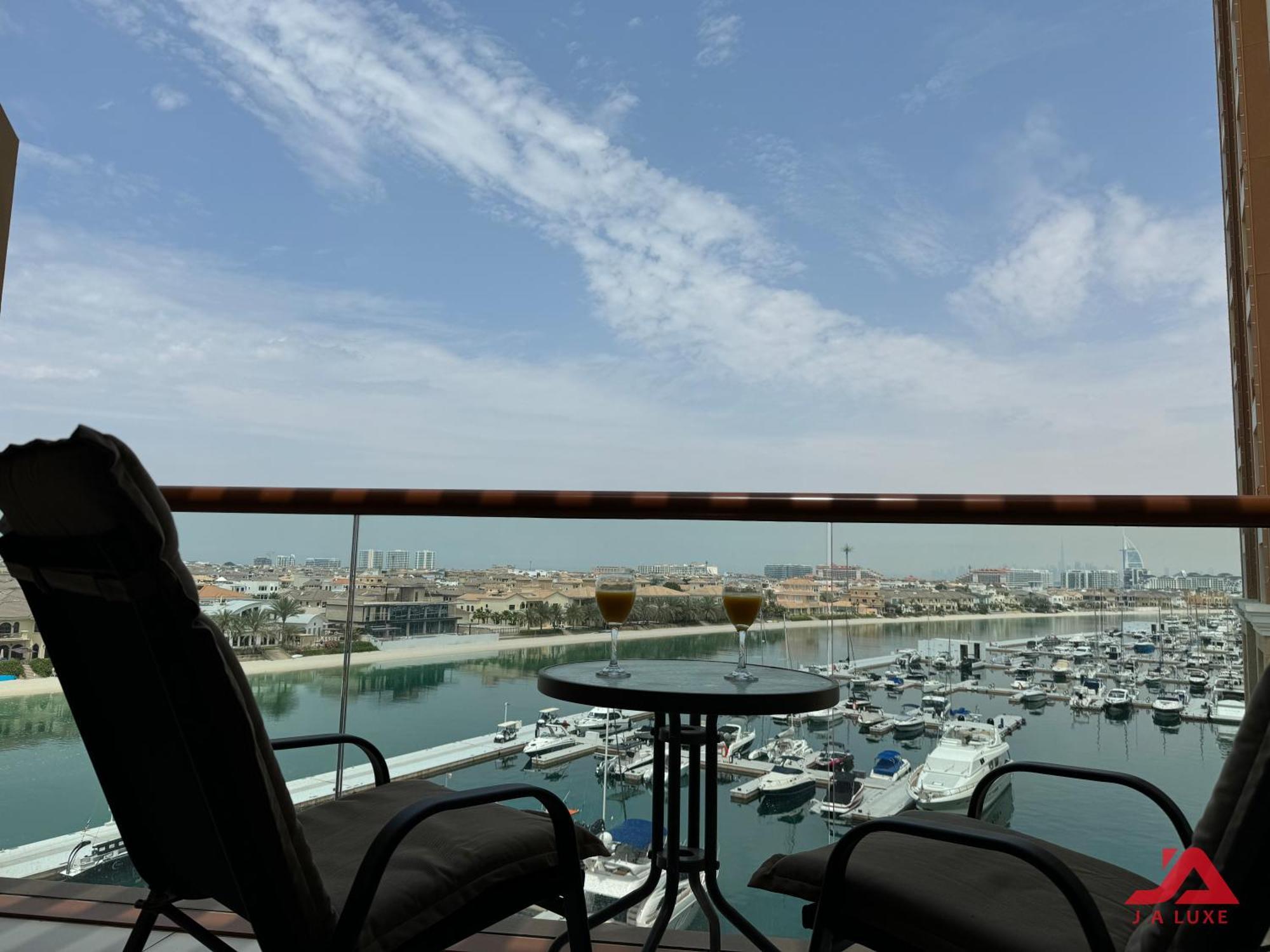 Unique At Of Yachts With Panoramic Sea View Of Burj Khalifa, Alarab & Atalntis In Palm Jumeirah Lägenhet