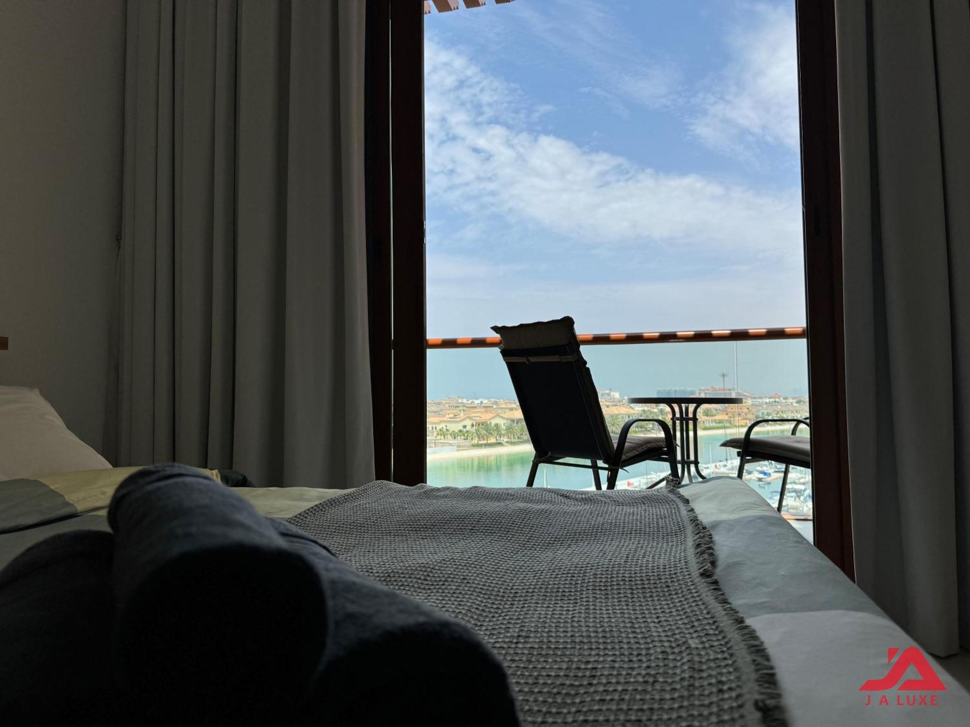 Unique At Of Yachts With Panoramic Sea View Of Burj Khalifa, Alarab & Atalntis In Palm Jumeirah Lägenhet