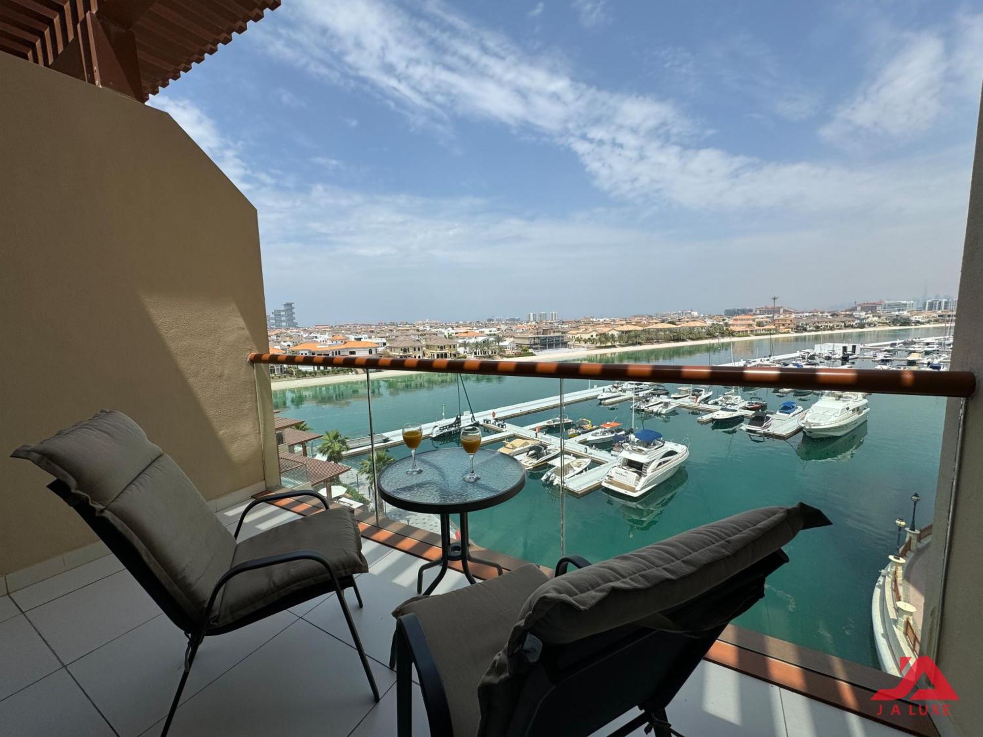 Unique At Of Yachts With Panoramic Sea View Of Burj Khalifa, Alarab & Atalntis In Palm Jumeirah Lägenhet