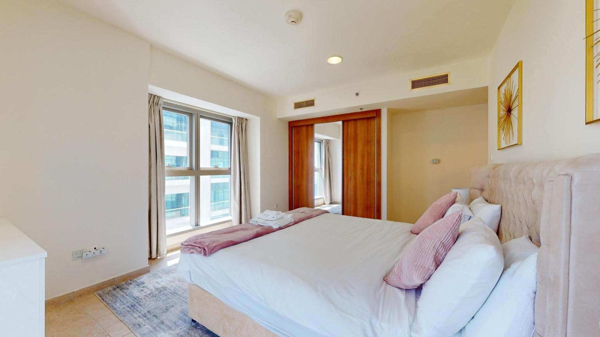 Apartamento 50 Percent Offer ! Iconic Princess Tower ! 64th Floor ! Sea View & Marina Walk View ! 3min To Marina Beach & Tram ! Spacious