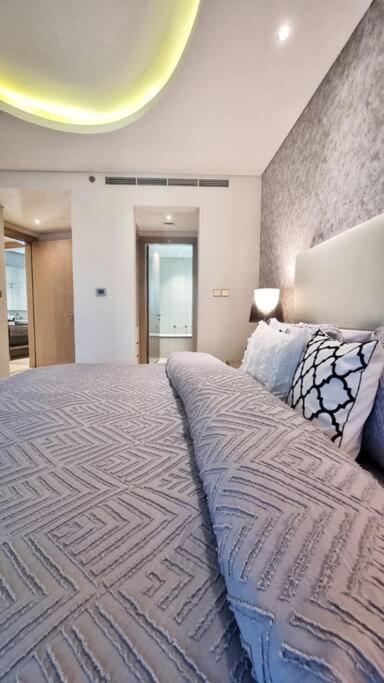 Luxury Paramount Apt B666 Dubai