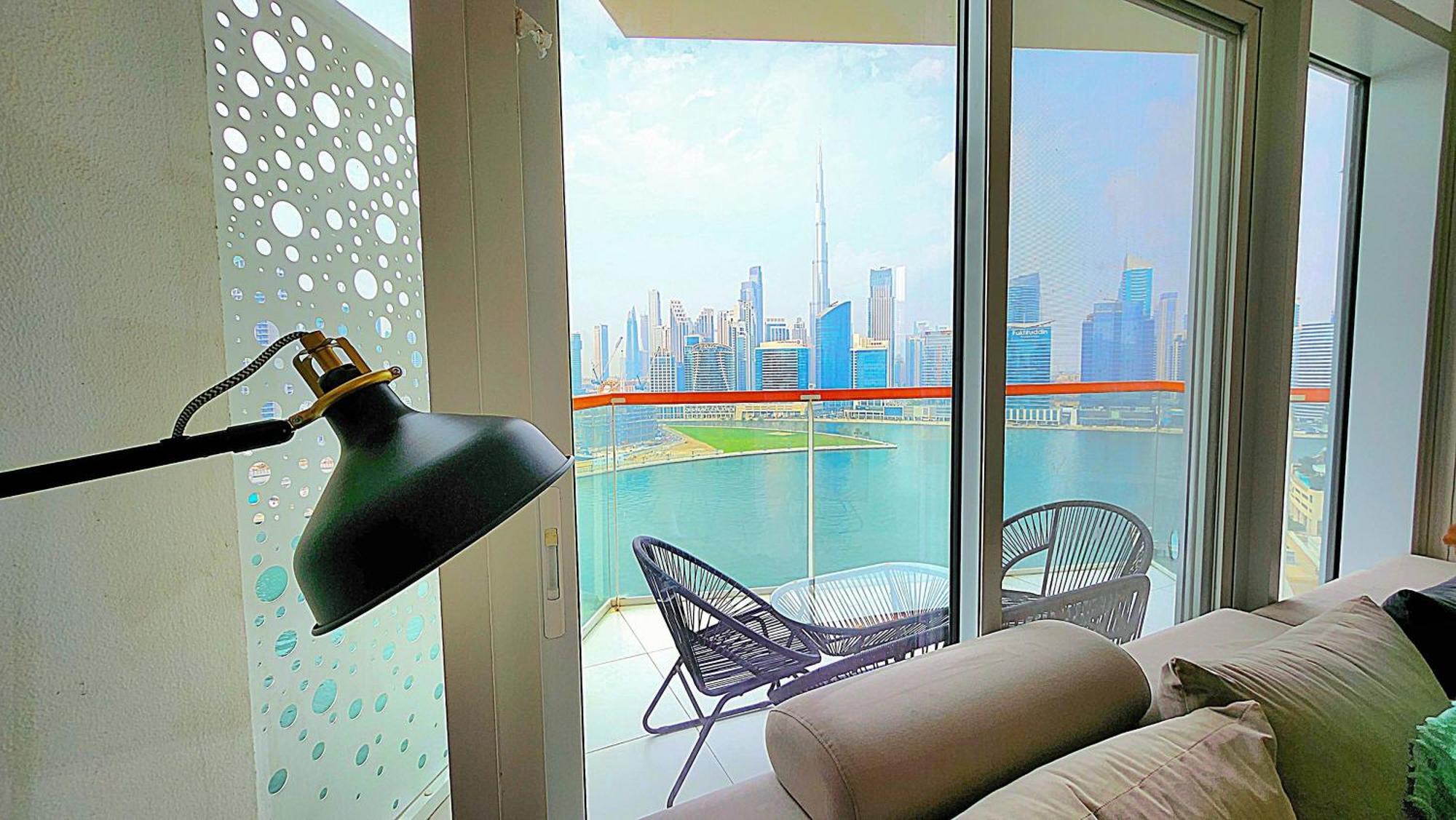 Lux Marasi Moods 2bd 7px Burj Khalifa & Canal Views Apartamento Dubái