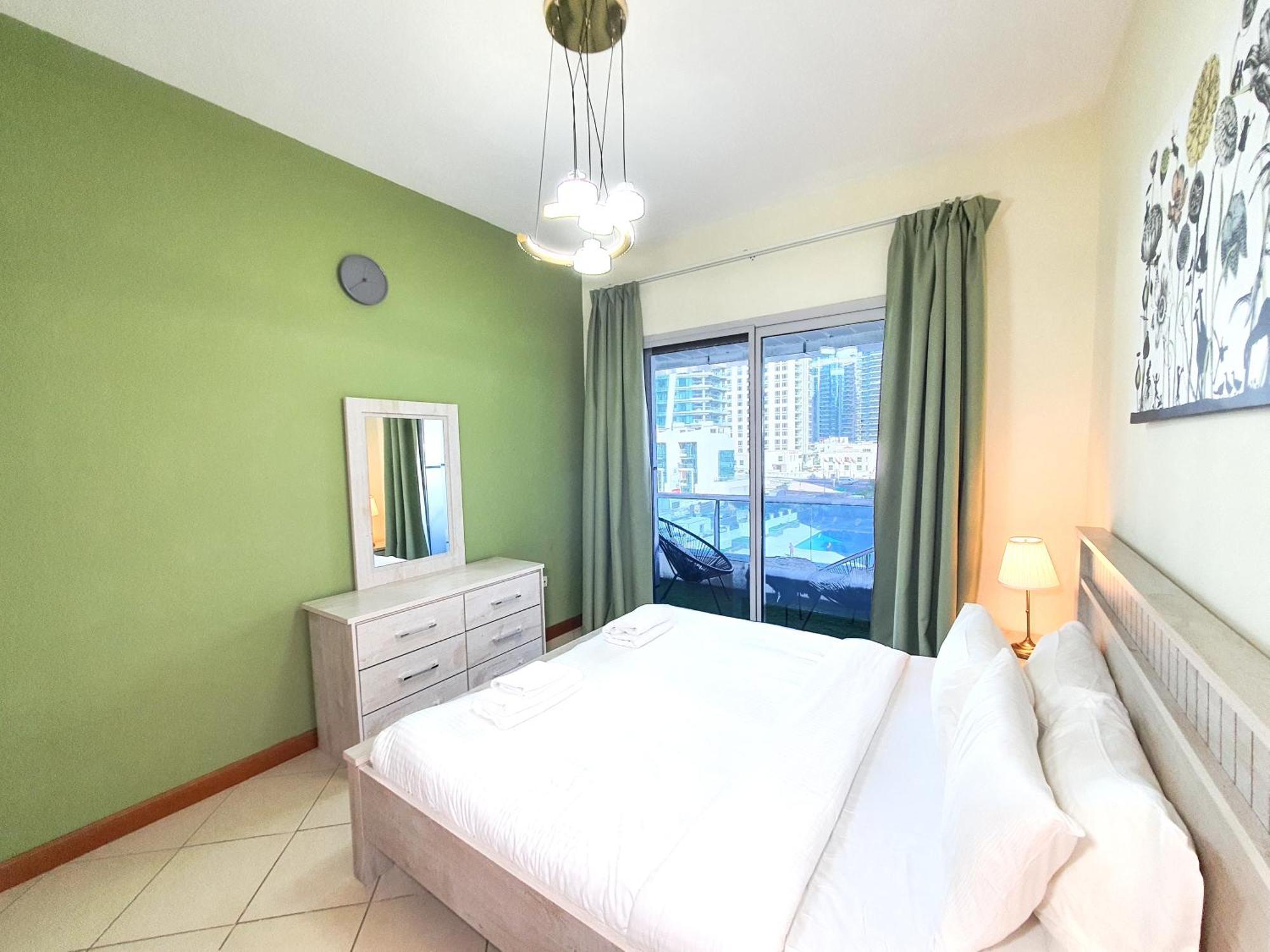 1 Bedroom Facing Pool, Close To Metro Station Appartement