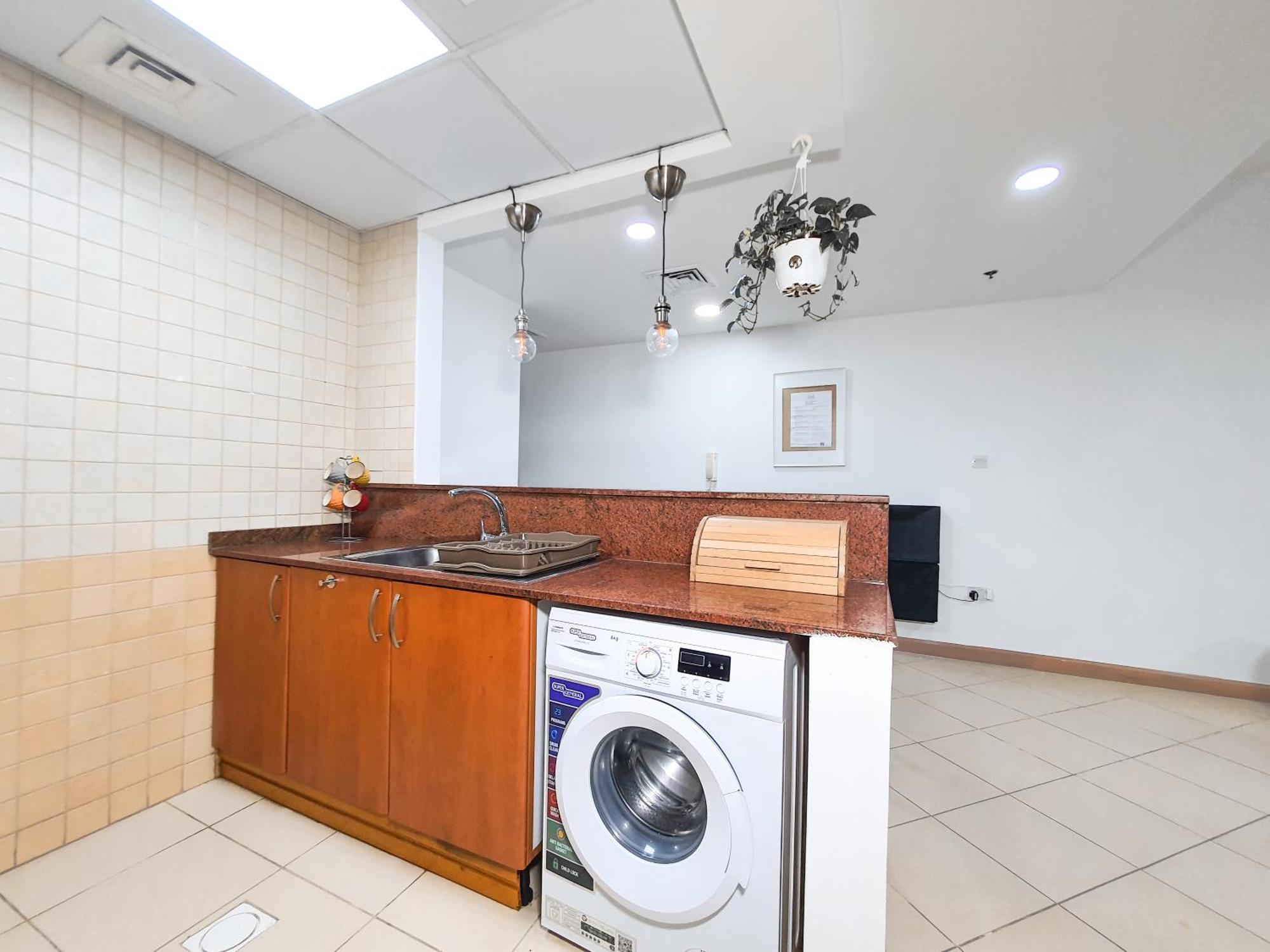 1 Bedroom Facing Pool, Close To Metro Station Appartement *