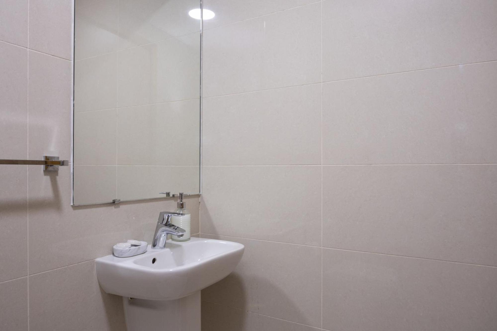 Appartement Waves Homes - Charming With Balcony, Minutes From The *