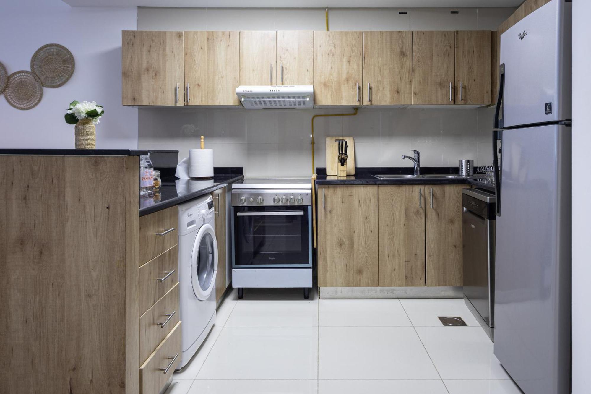 Waves Homes - Charming With Balcony, Minutes From The *