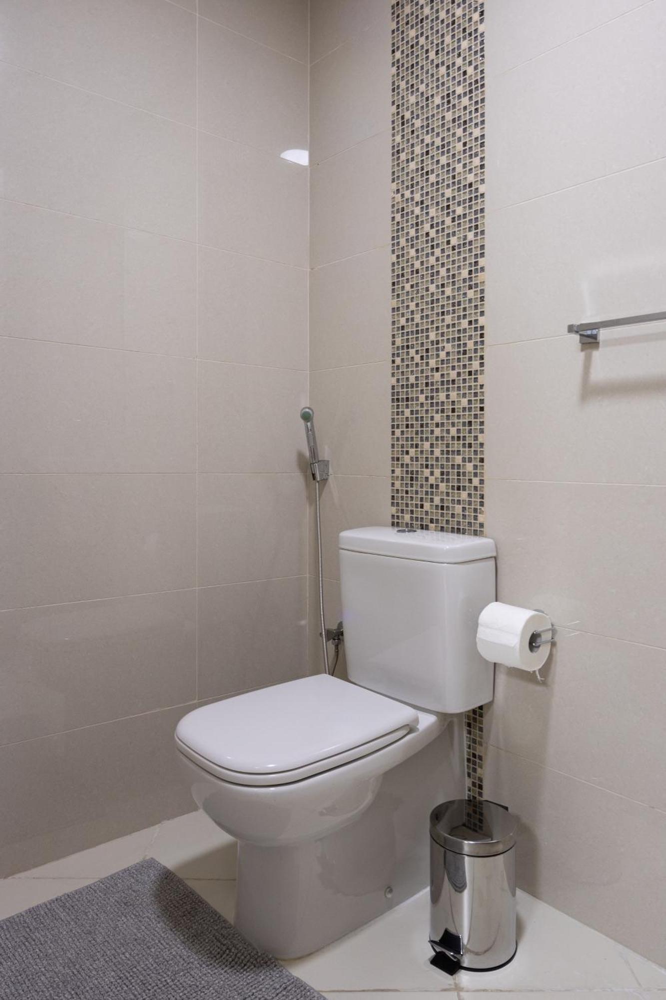 Waves Homes - Charming With Balcony, Minutes From The Appartement Dubaï