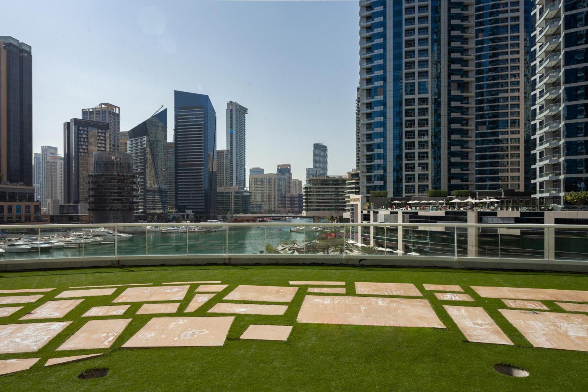 Waves Homes - Charming With Balcony, Minutes From The Dubaï