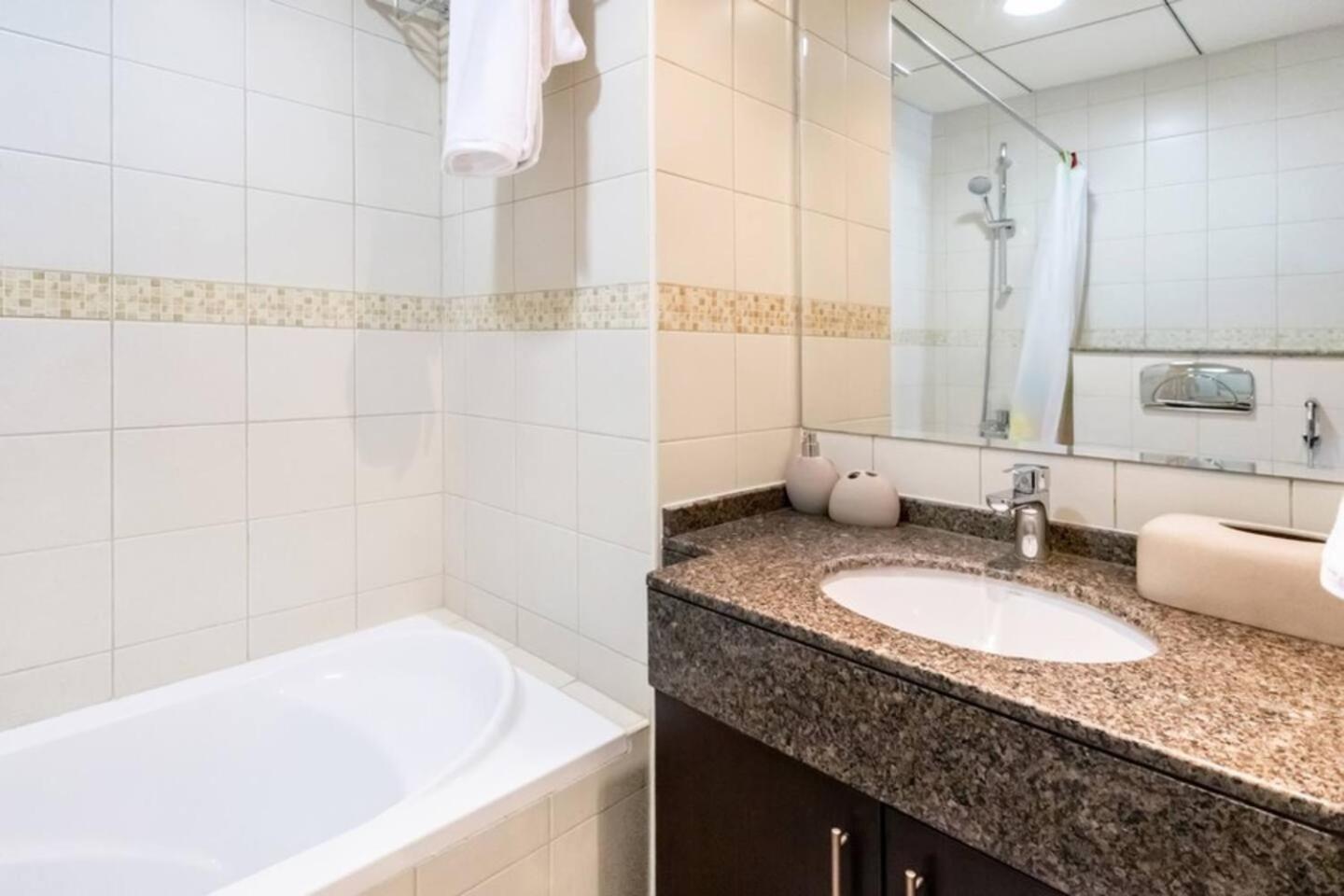Apartamento Luxurious 1 Bedroom In The Marina!