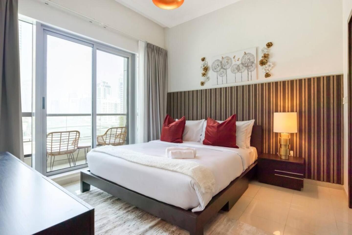 Luxurious 1 Bedroom In The Marina! Apartamento Dubái