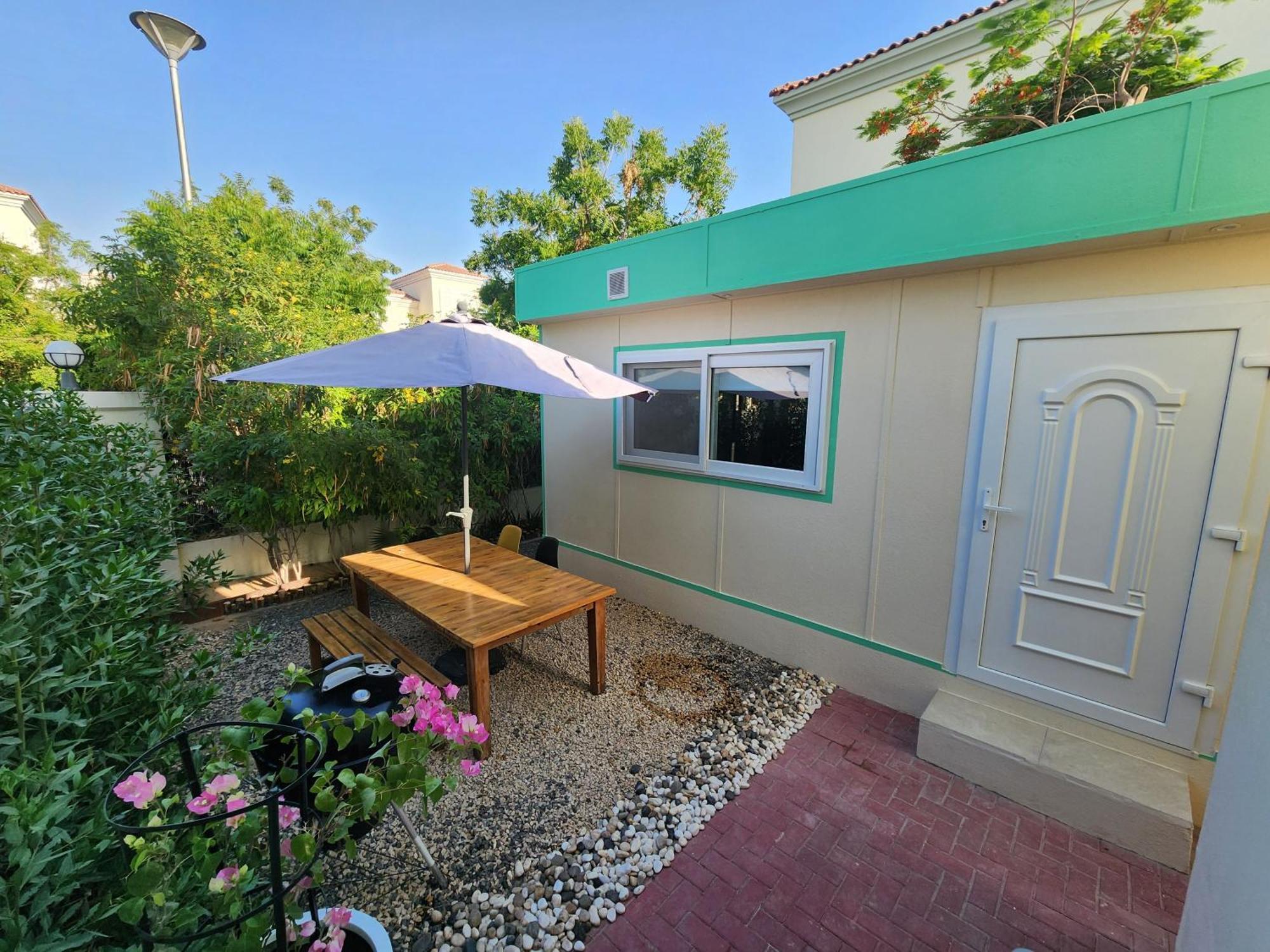 Bungalow 8 - Luxury 1-bedroom In Jvt Guest house *