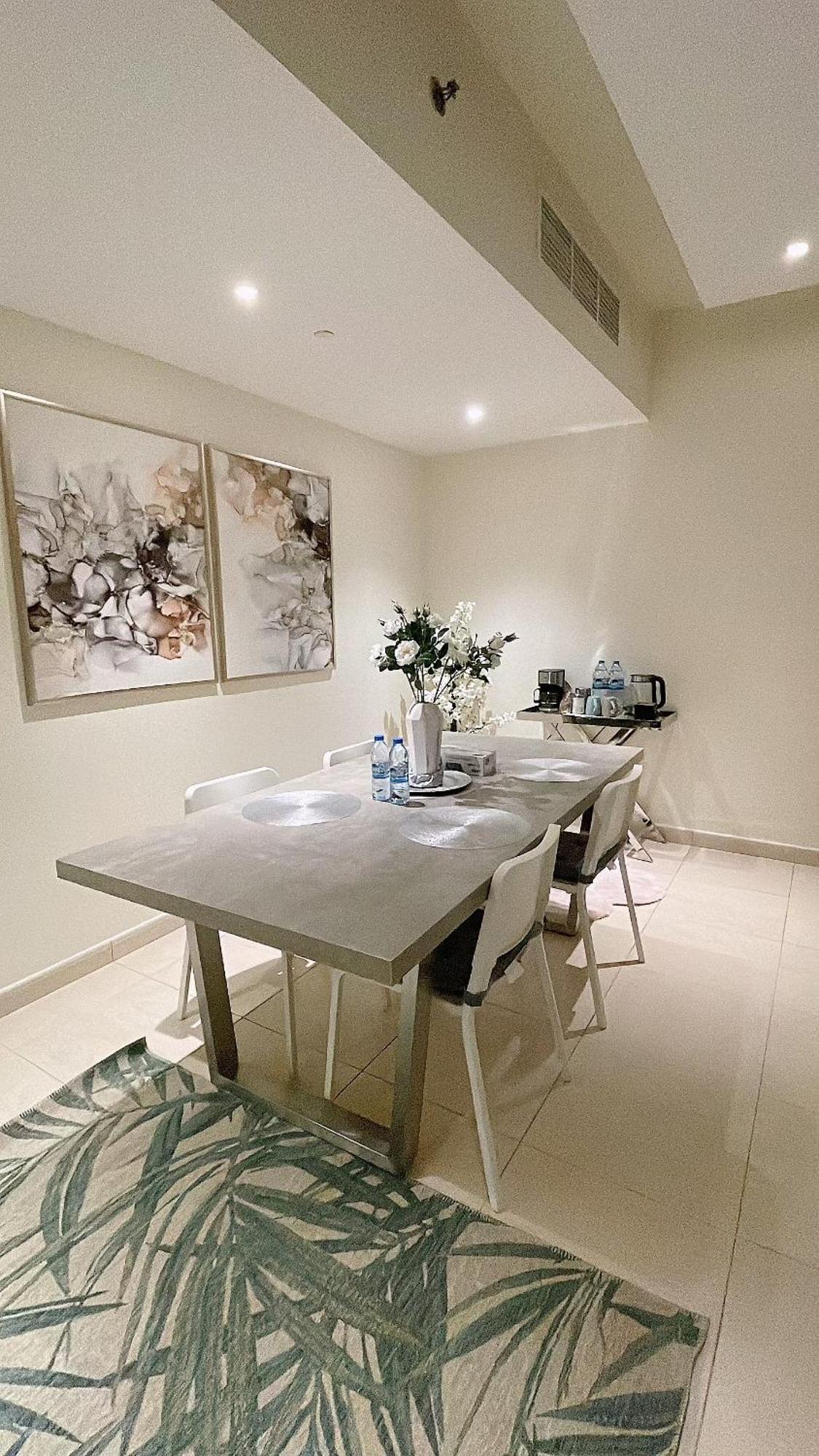 Bright & Cozy 1 Bedroom Canal View In Marina * Dubaï