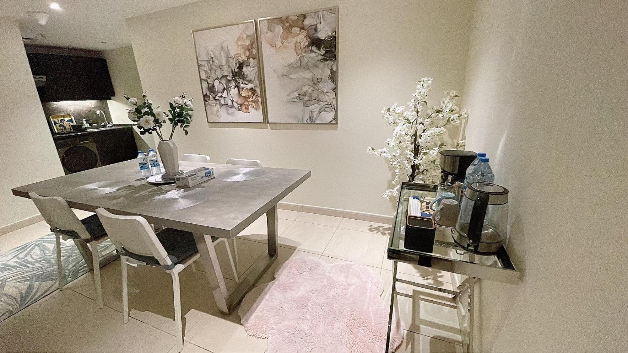Bright & Cozy 1 Bedroom Canal View In Marina * Dubaï
