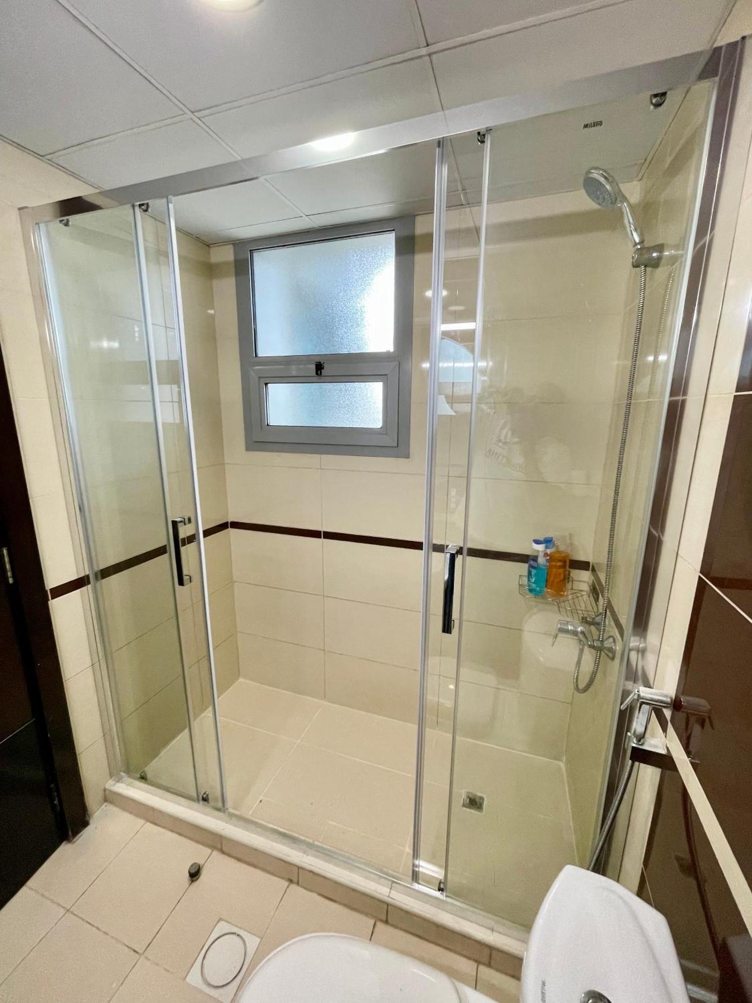 Bright & Cozy 1 Bedroom Canal View In Marina Dubaï