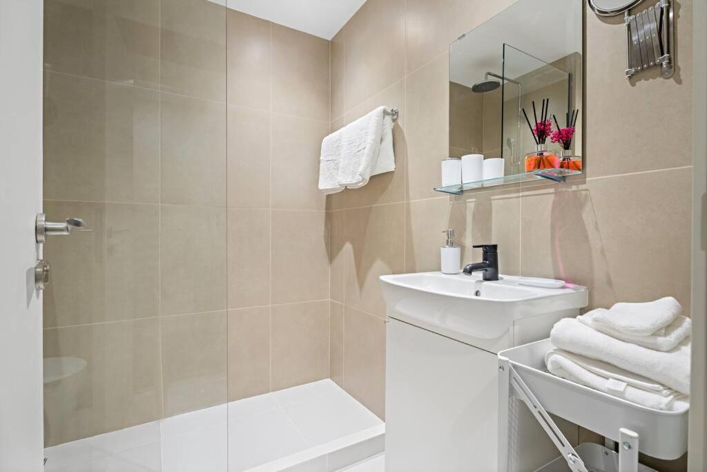 Renovated Next To Mall & Burj Khalifa Dubai