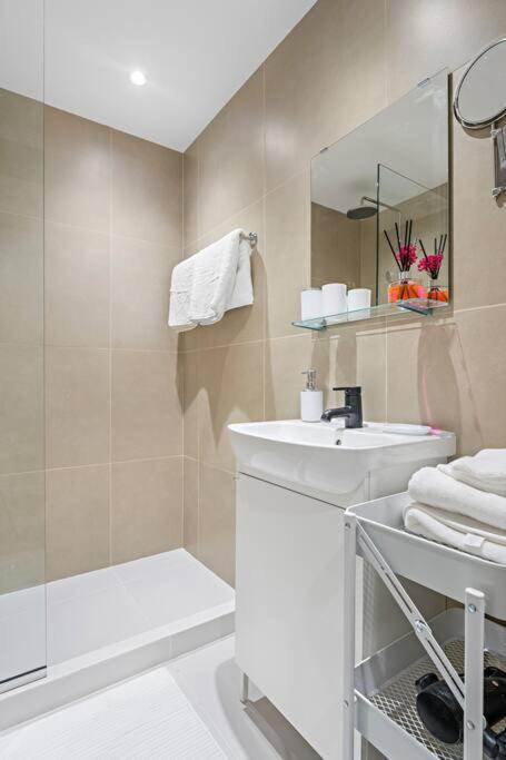 Renovated Next To Mall & Burj Khalifa Appartement Dubai