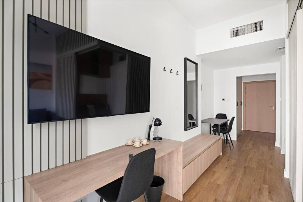 Appartement Renovated Next To Mall & Burj Khalifa Dubai
