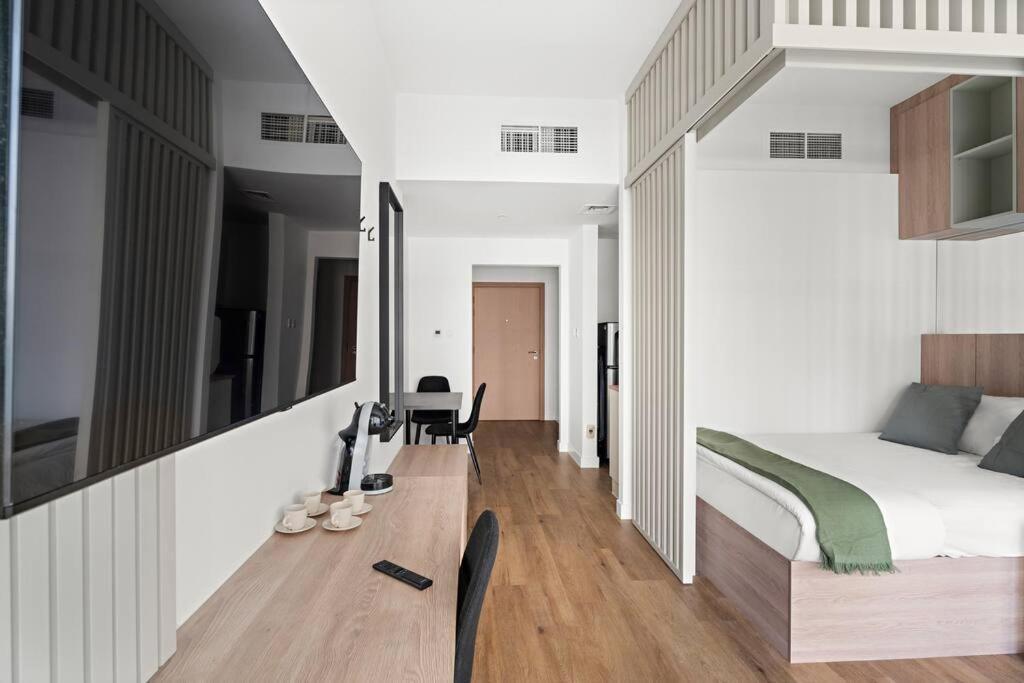 Appartement Renovated Next To Mall & Burj Khalifa Dubai