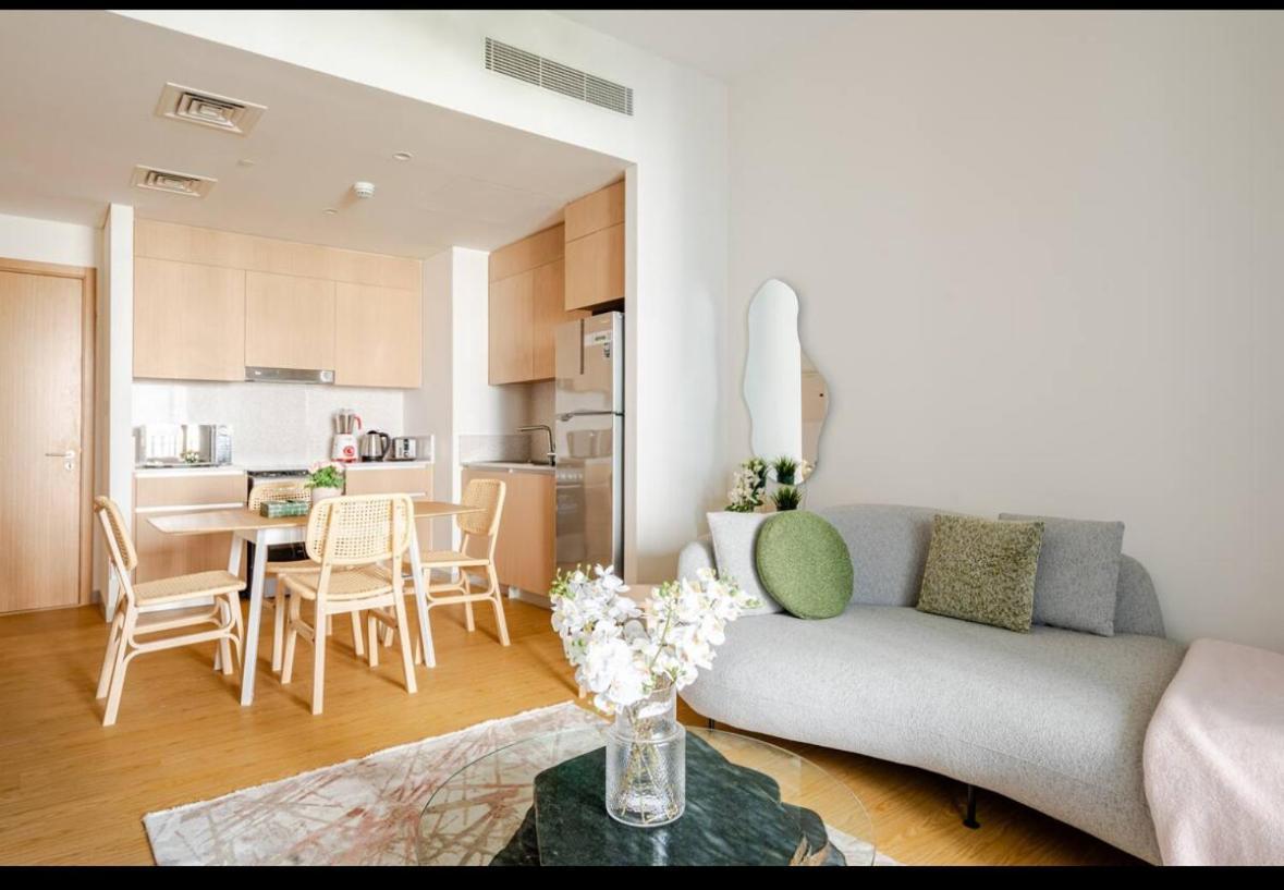 Exquisite 1-bedroom With Pool Scenery In Creek Harbour Apartment Dubai