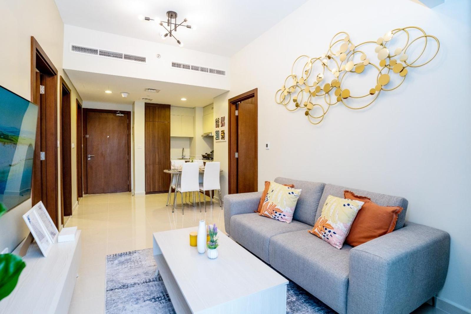 Stunning 2-bedroom Business Bay With Burj Khalifa View & Huge Balcony *