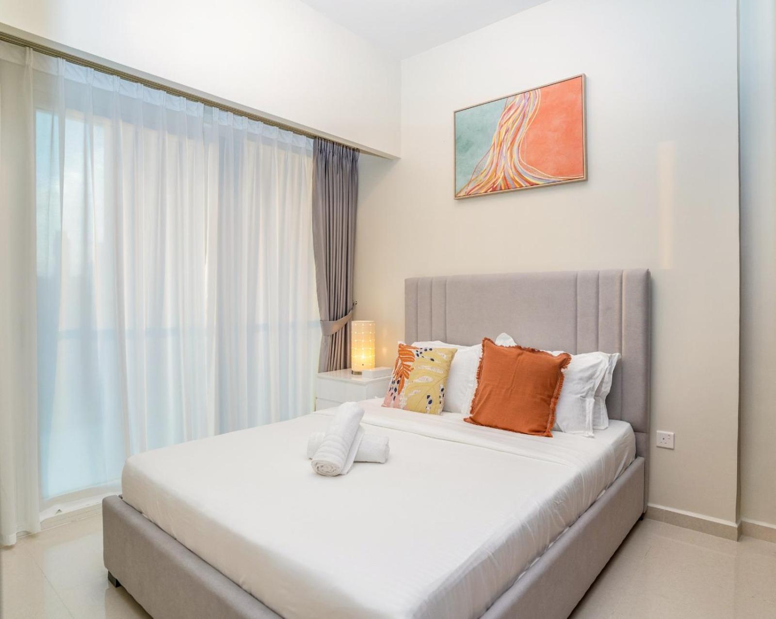 Stunning 2-bedroom Business Bay With Burj Khalifa View & Huge Balcony Apartment *