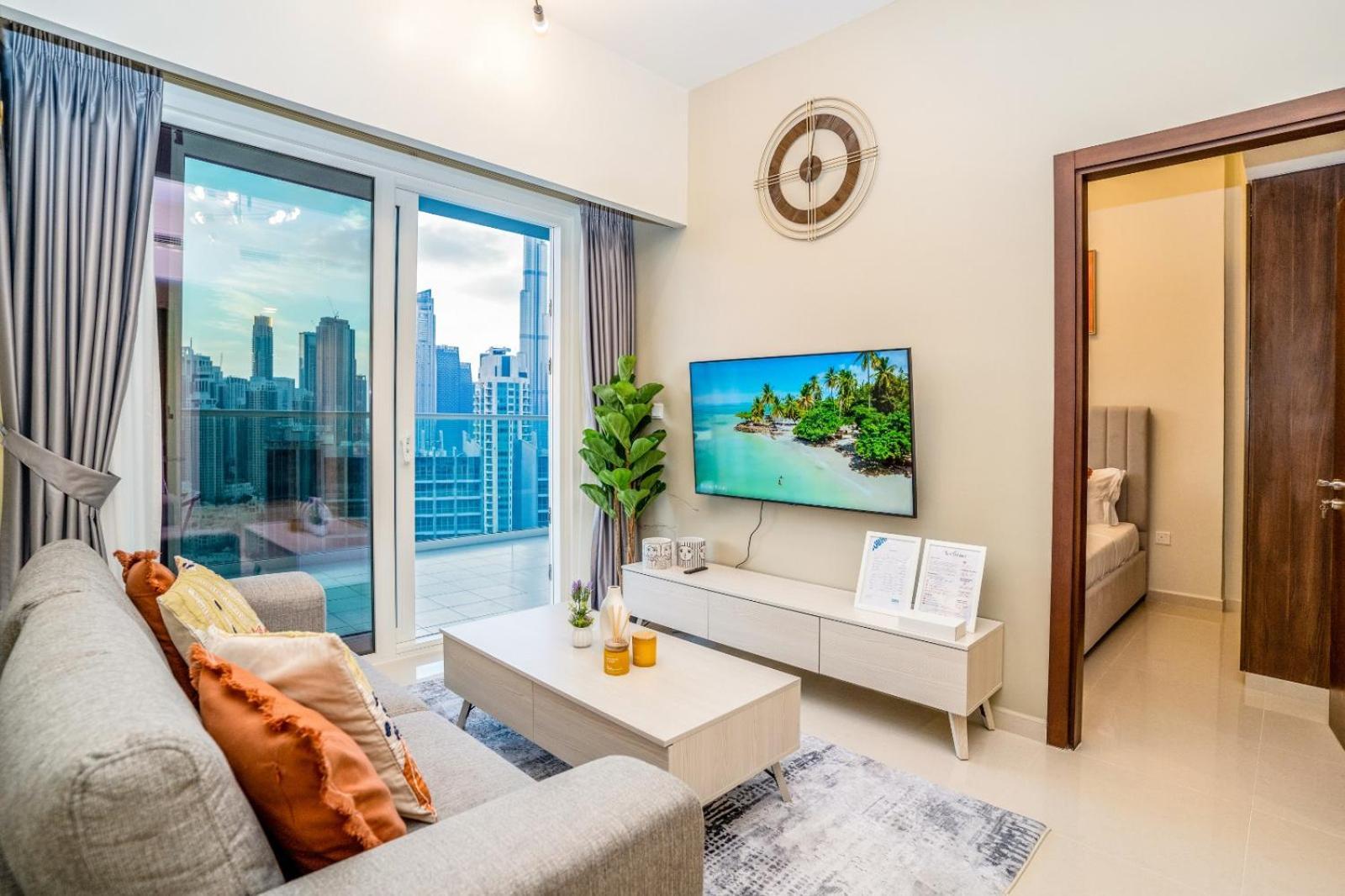 Apartment Stunning 2-bedroom Business Bay With Burj Khalifa View & Huge Balcony *