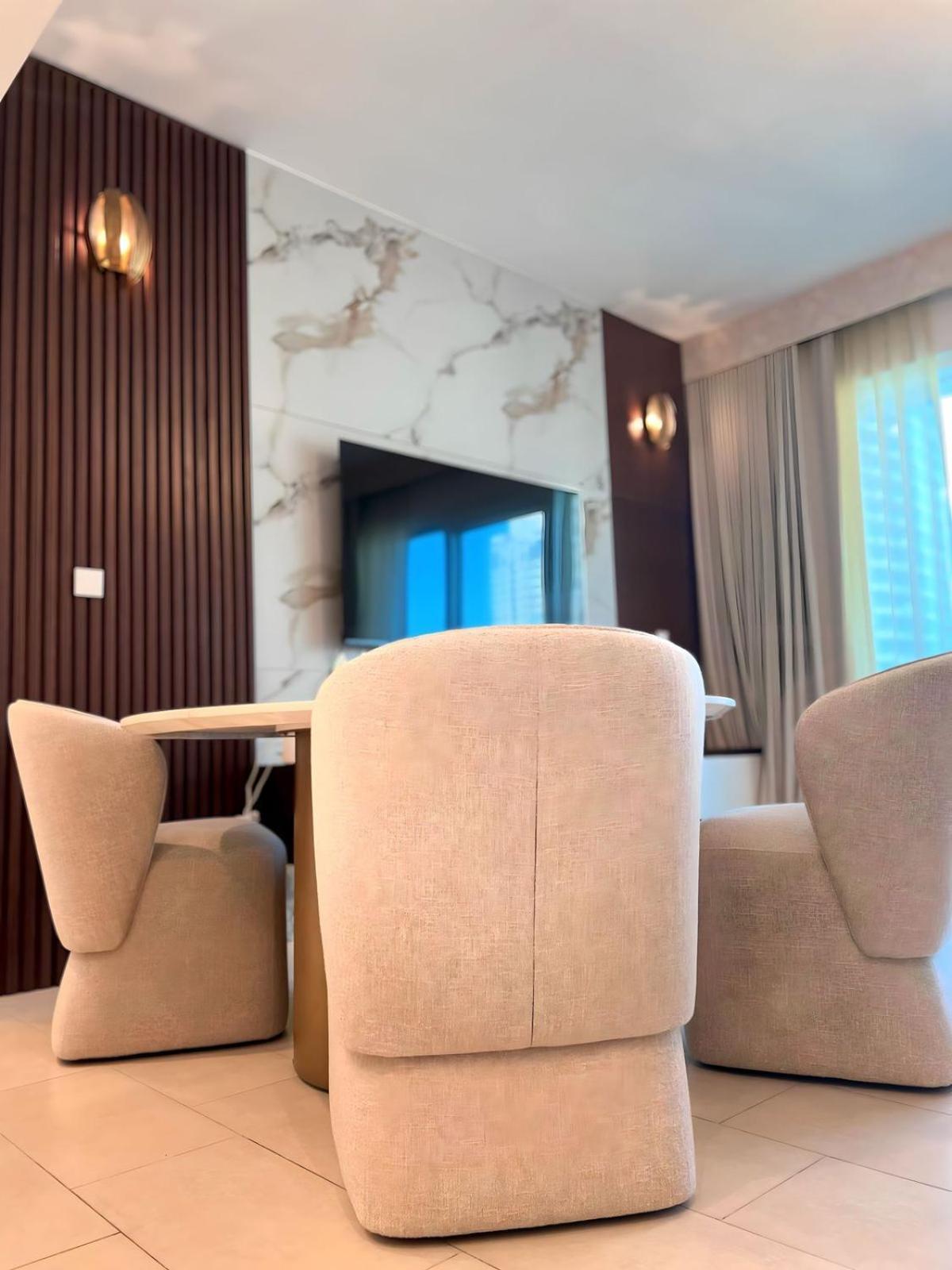 La Vie, Jbr, * Dubái